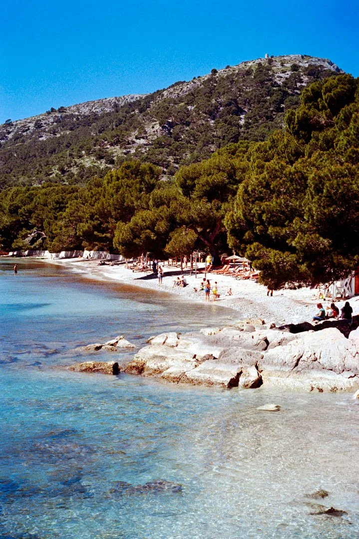 people on beach with golden sand and blue water, fermentor peninsula