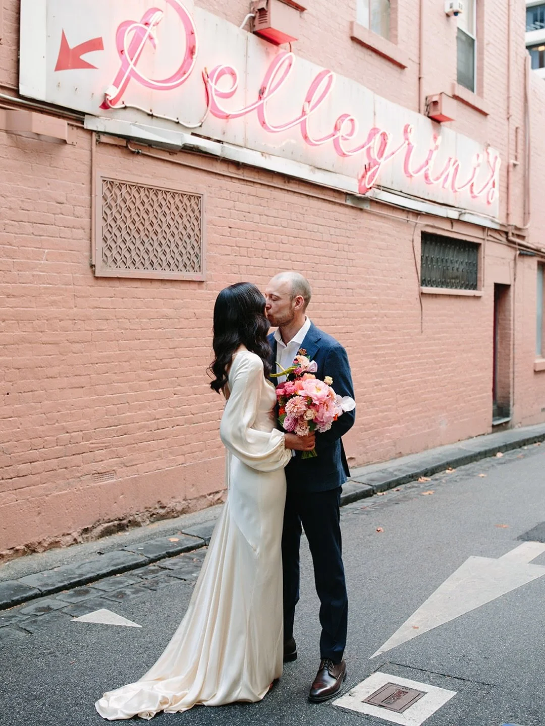 Sneaking away for a few loved-up city portraits with Katie and Michael &hearts;️⚡️