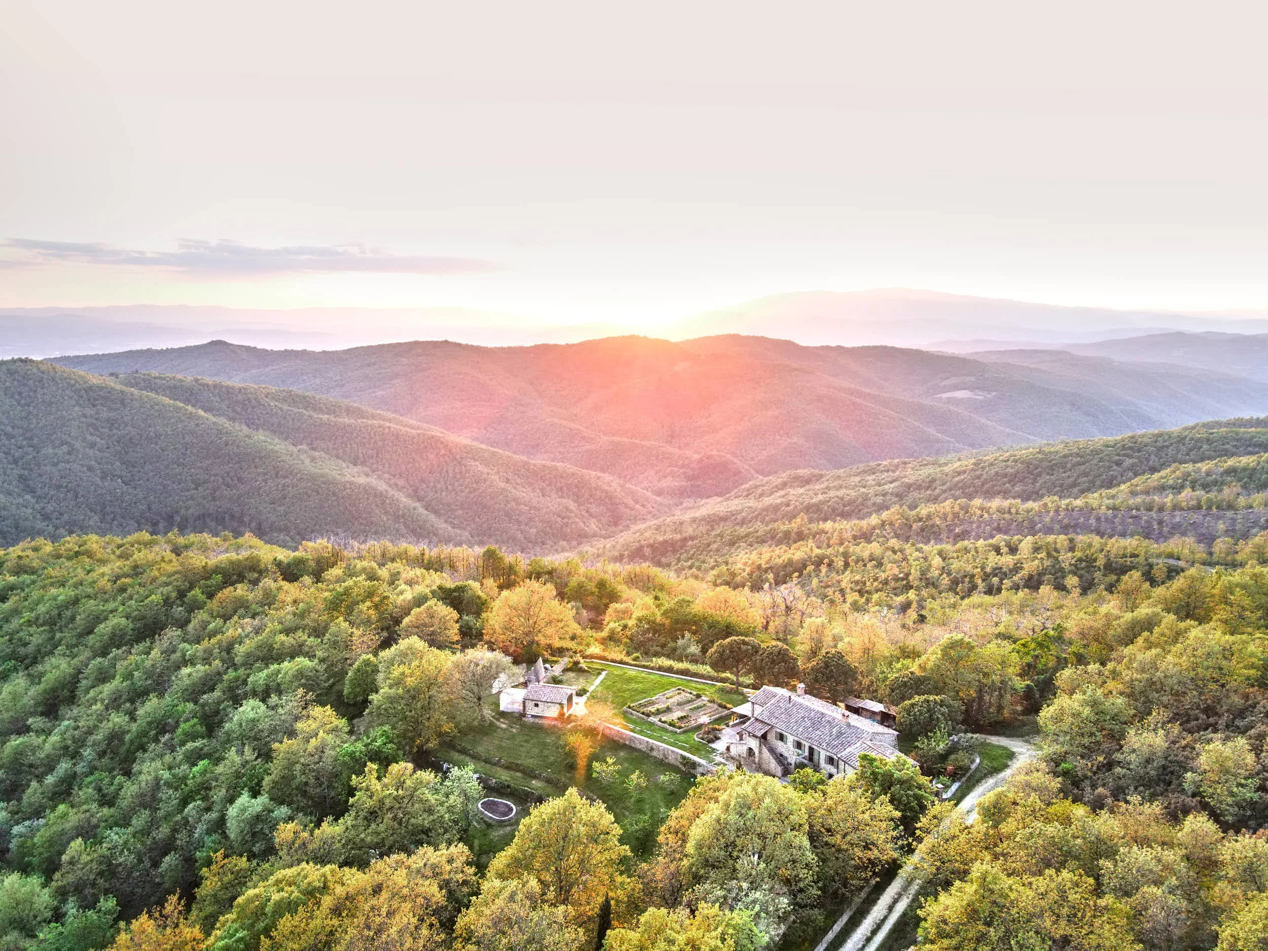 haus-berge-aussicht-sonnenuntergang-sonnenseite-vegan-mieten.jpg
