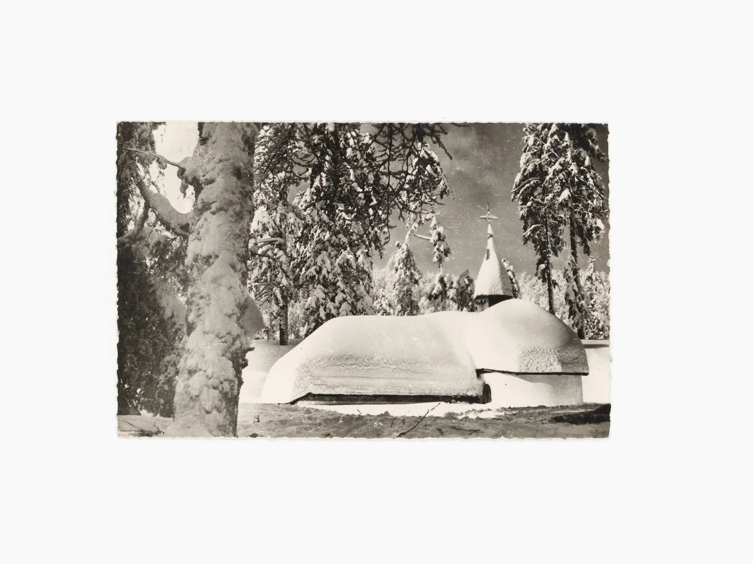 Once a lively ski resort, L’Hermitage Frère Joseph now stands still. Blending past and present images, this project reflects on changing winters and the gentle fading of place-bound memories.