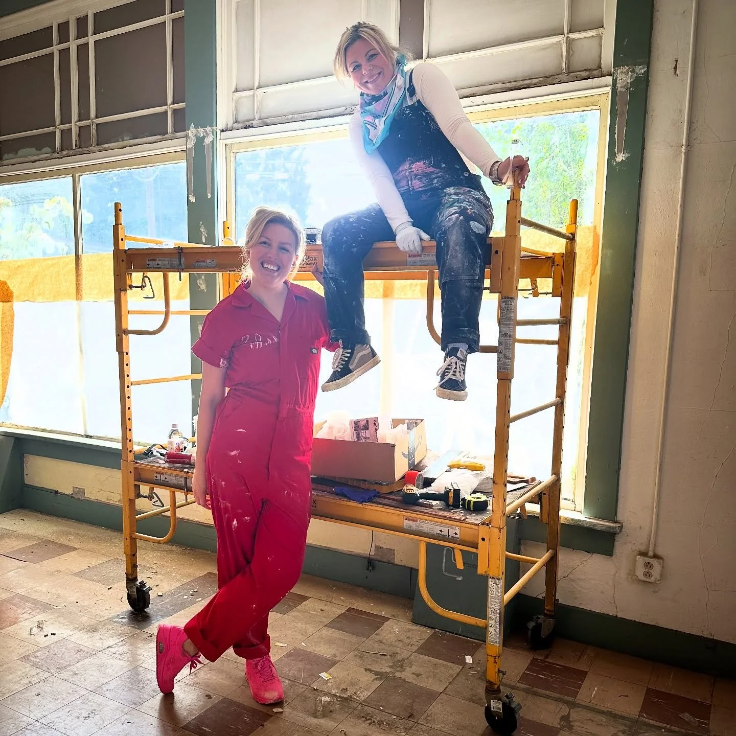 Back on the scaffolding, up to no good. 😄 Hoping to share a new project with you all sooooooon!