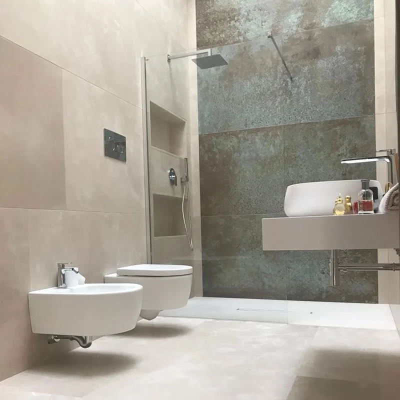 Bagno moderno appena ristrutturato