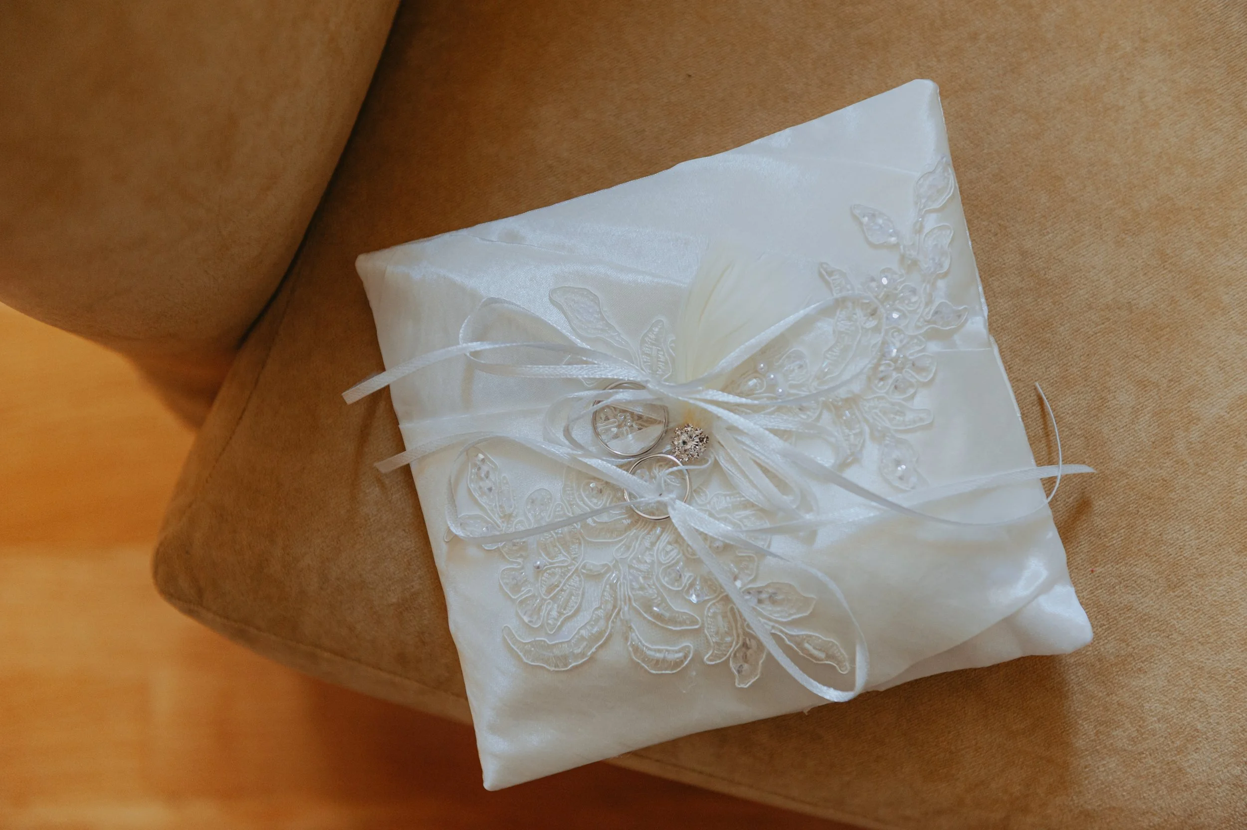 hochzeitsringe-ringkissen-detail.jpg