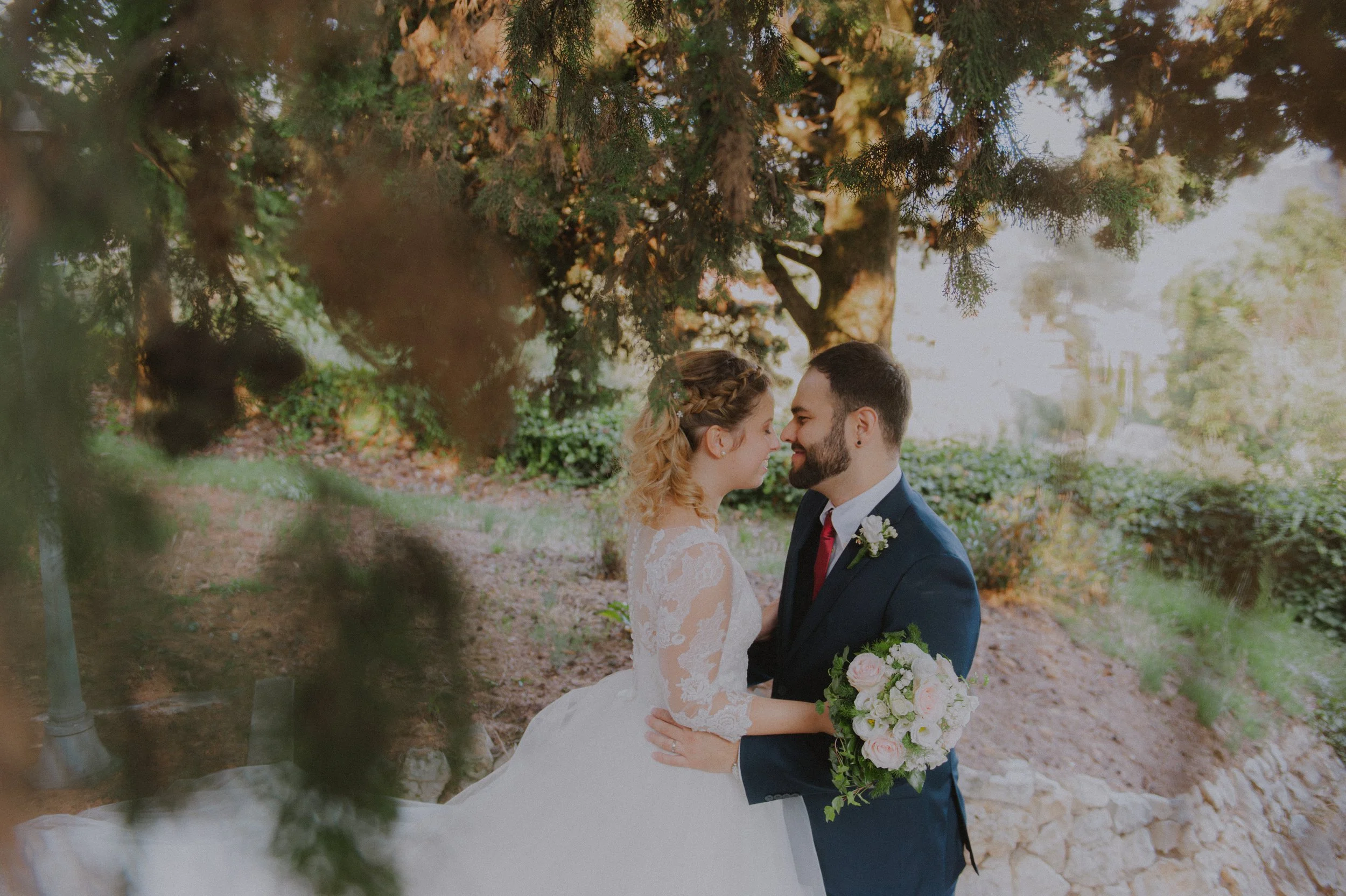 hochzeit-verona-brautpaar-portrait-baum.jpg