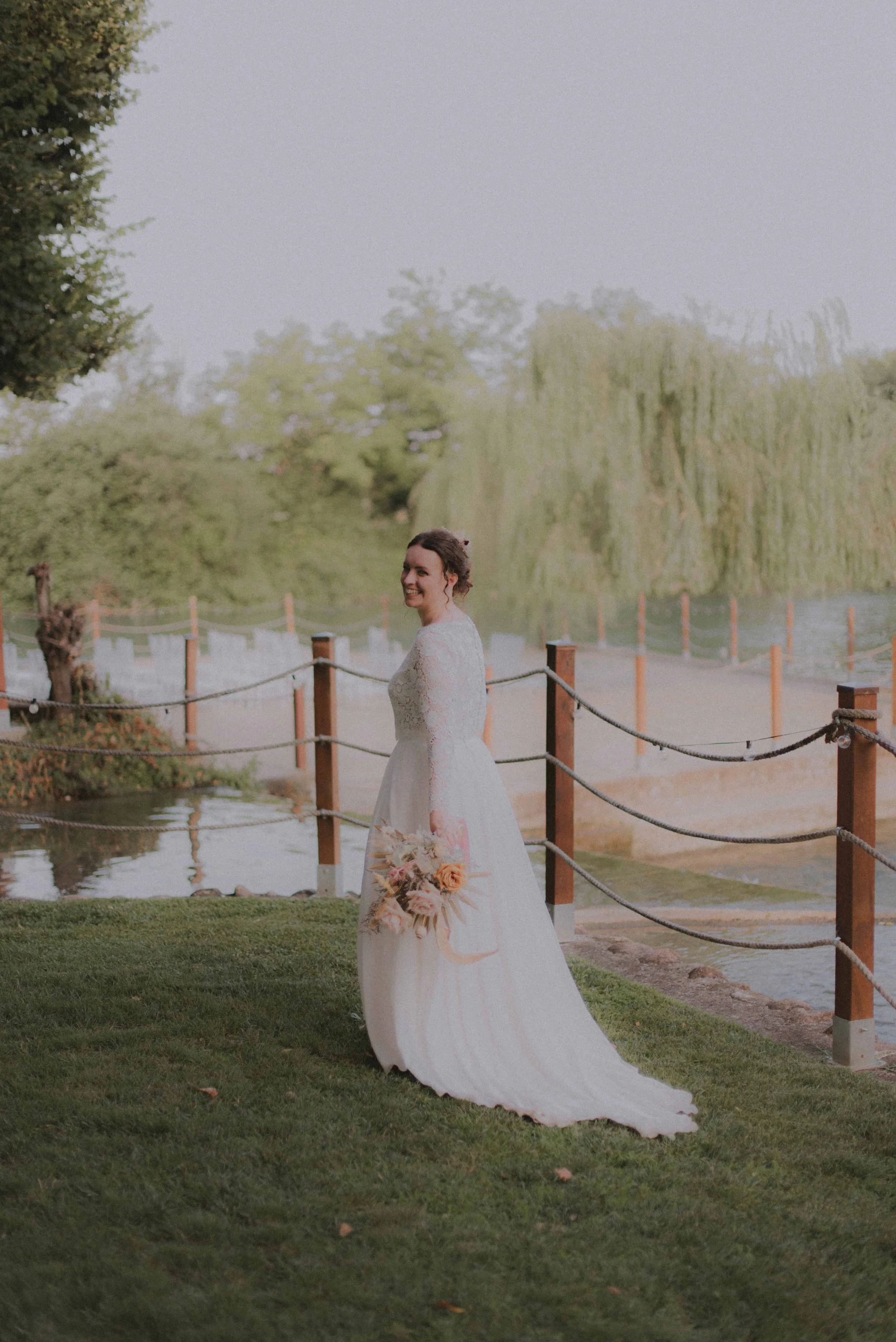 braut-portrait-draussen-hochzeit.jpg