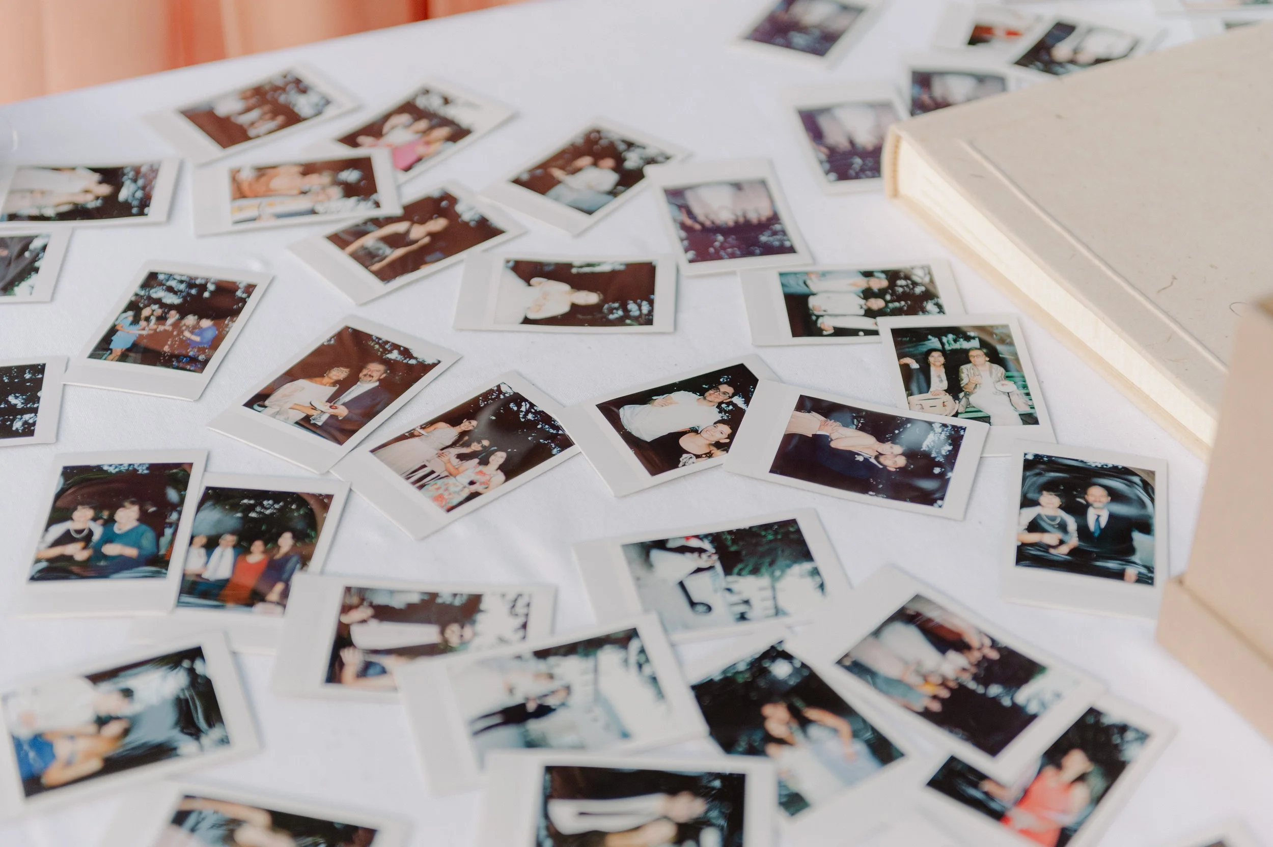 hochzeit-verona-polaroid-erinnerung-photobooth.jpg