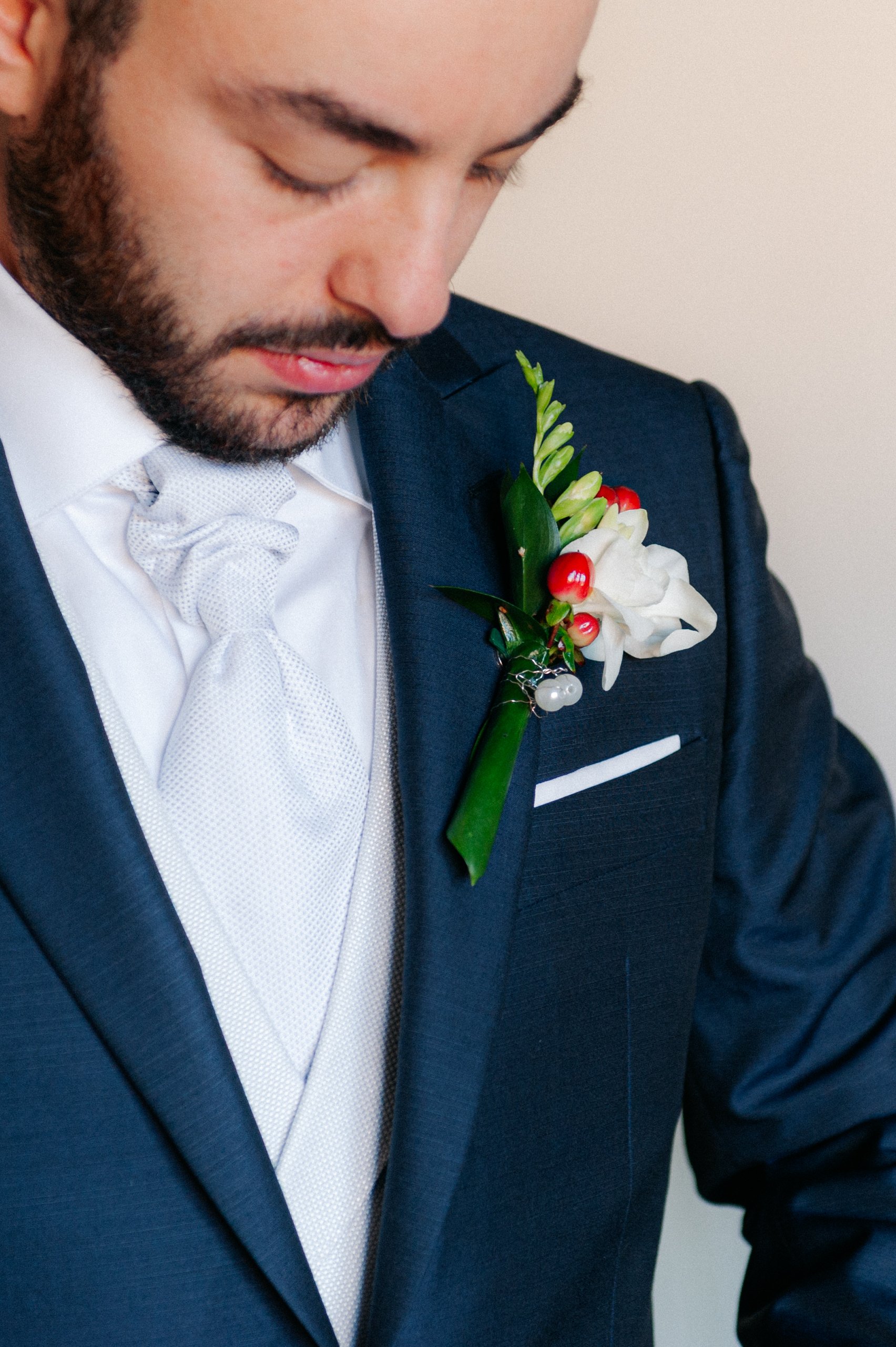 braeutigam-boutonniere-detail-hochzeit-verona.jpg
