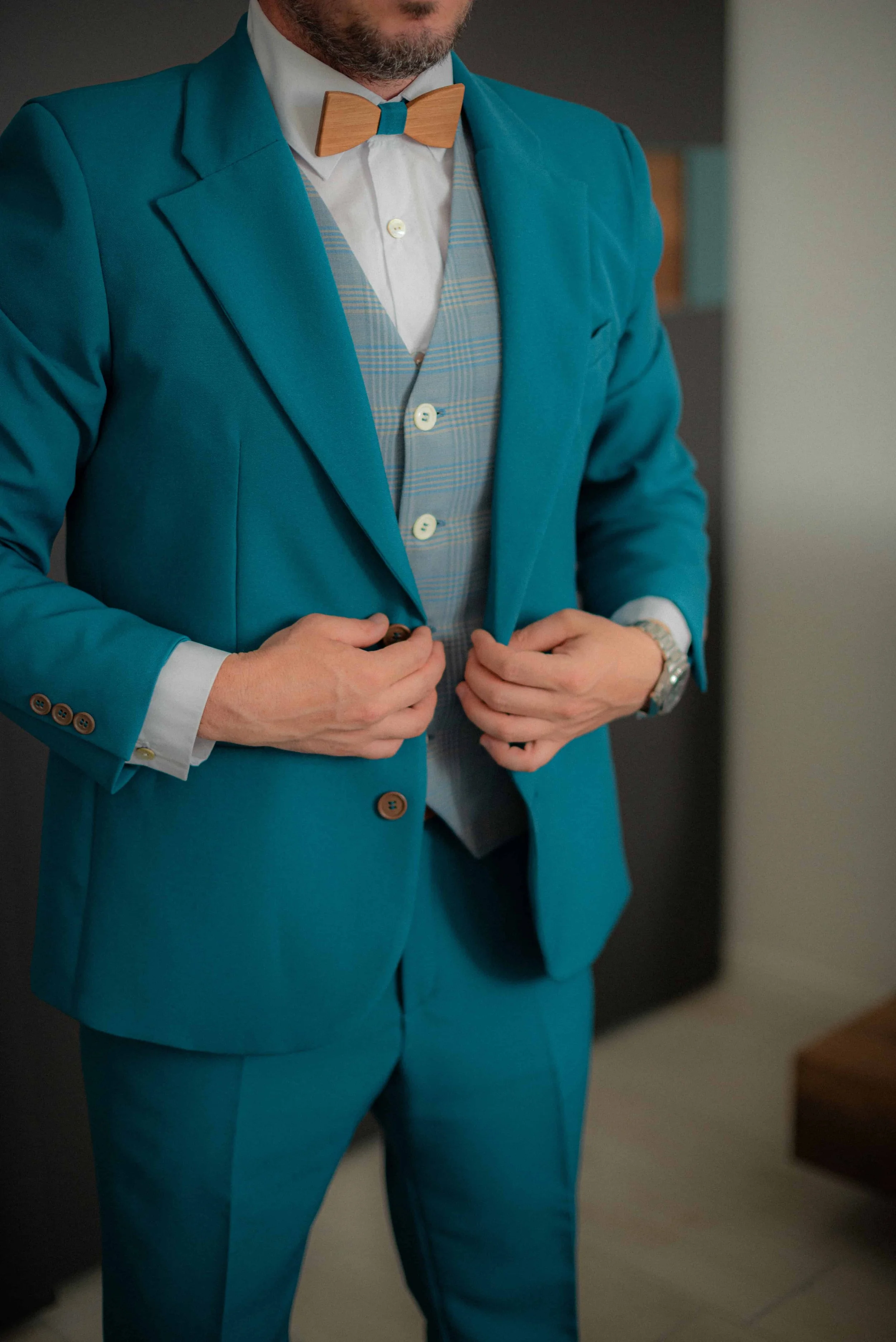 braeutigam-anzug-tuerkis-hochzeit-italien.jpg