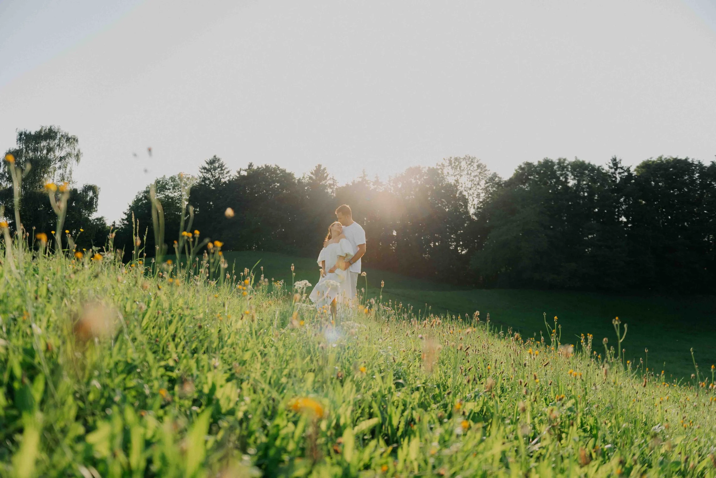Verlobungsfotograf-und-Paarfotograf-Muenchen-Bayern-Pasing-Sommershooting-19.jpg