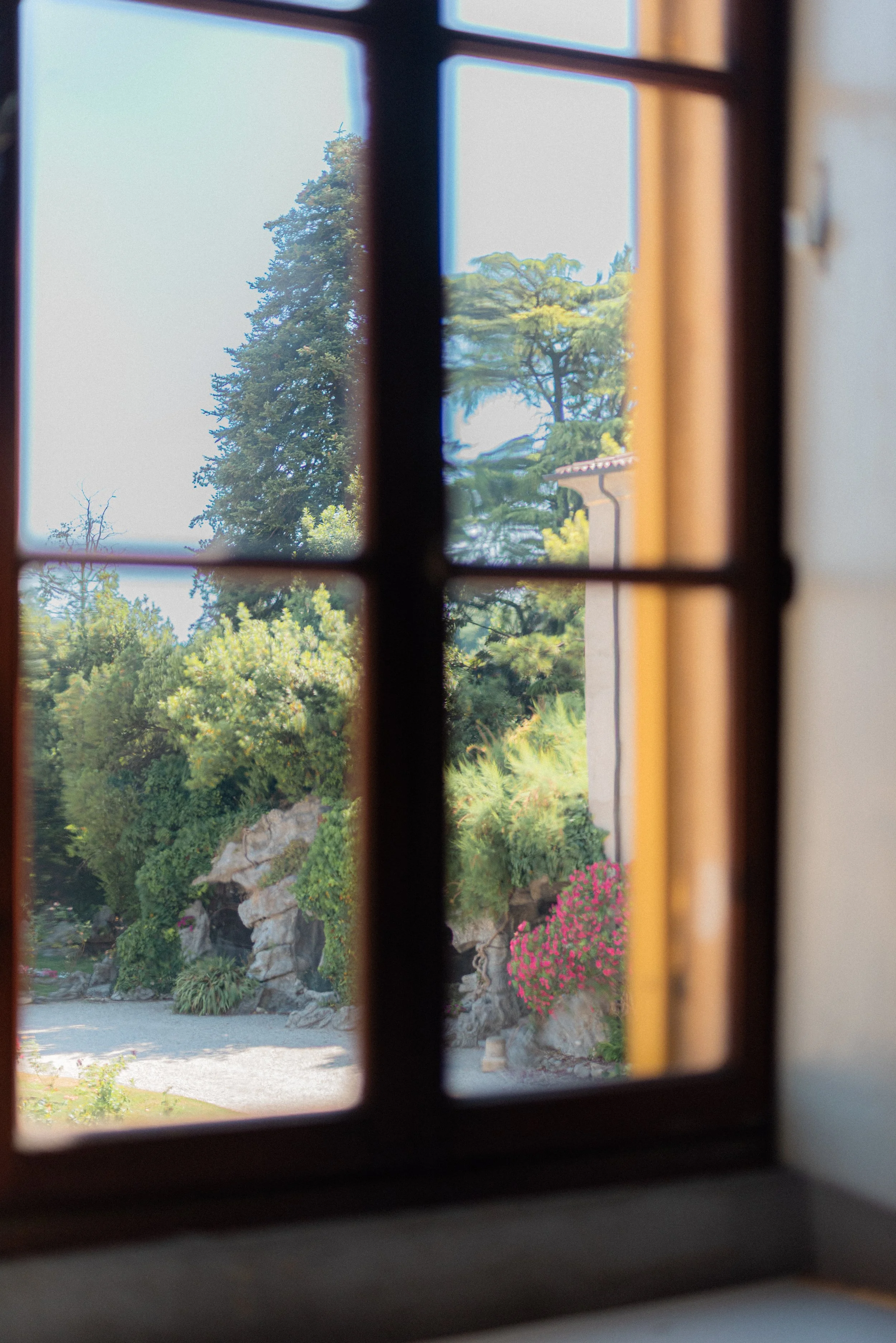 hochzeit-location-ausblick-fenster-garten-italien.jpg