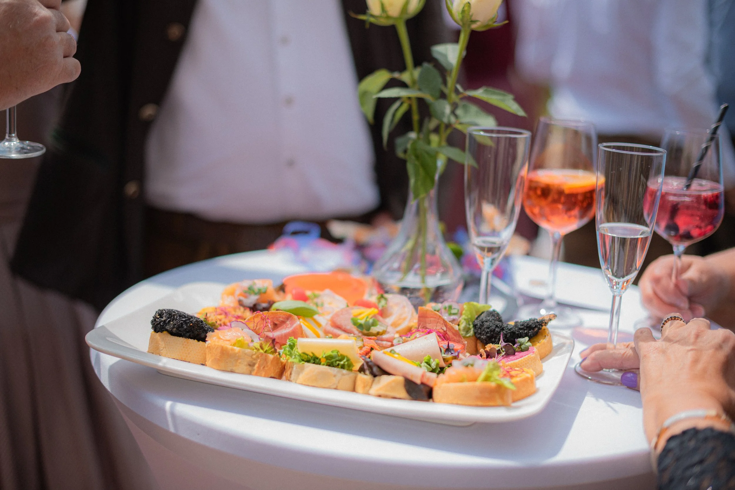 hochzeit-empfang-aperitif-gaeste.jpg