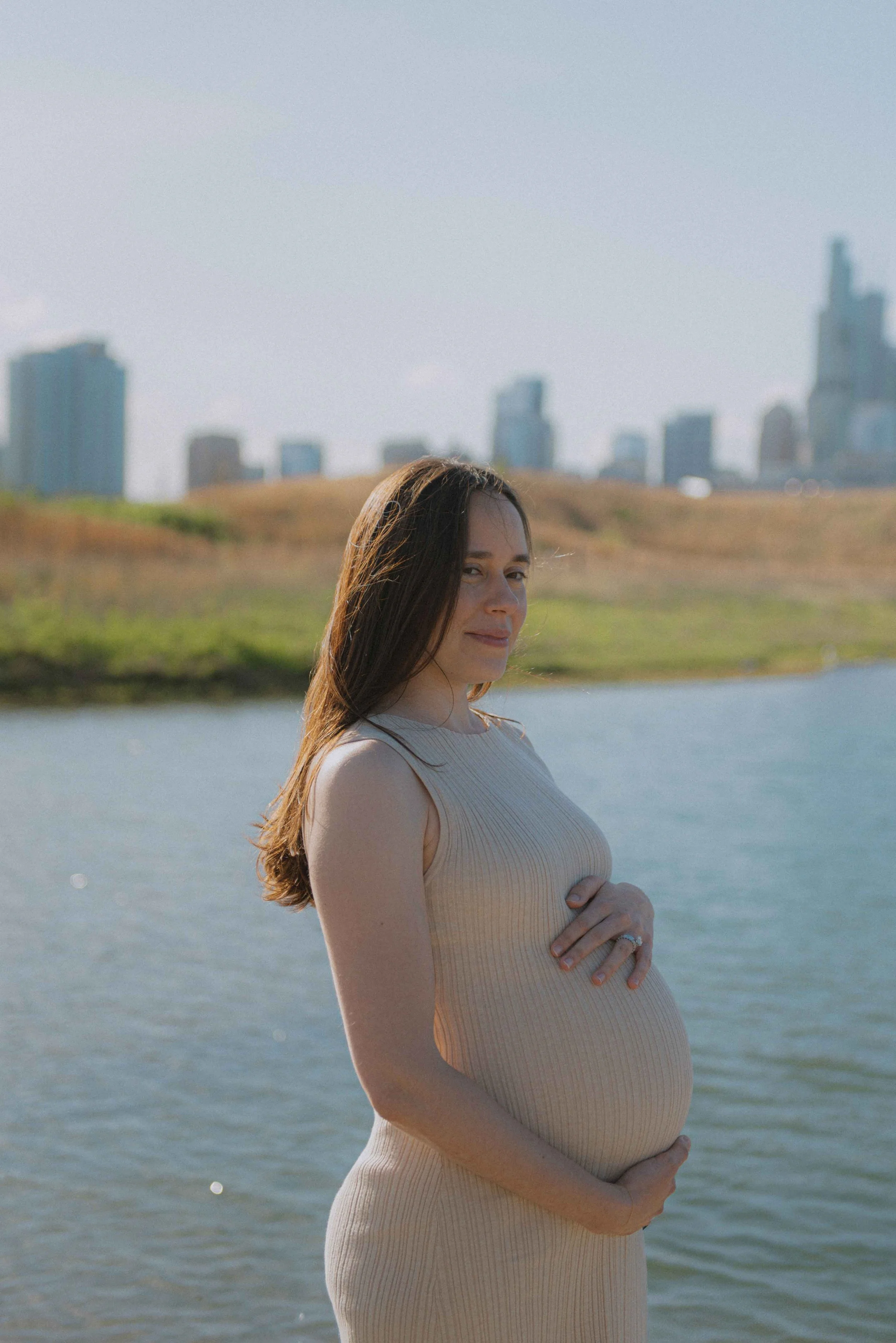 babybauch-portrait-frau-see-natuerlich.jpg