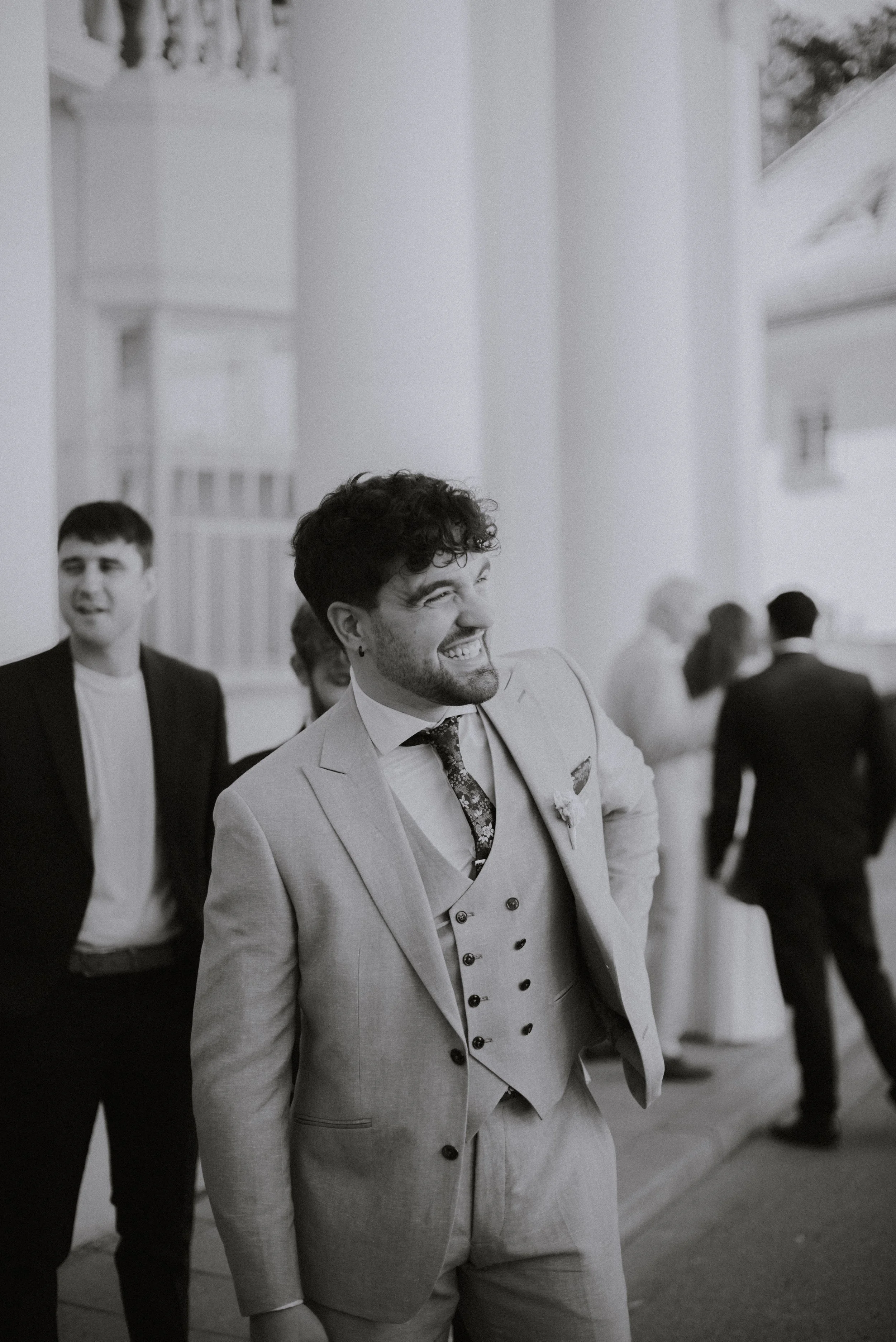 braeutigam-hochzeit-portrait-schwarzweiss.jpg