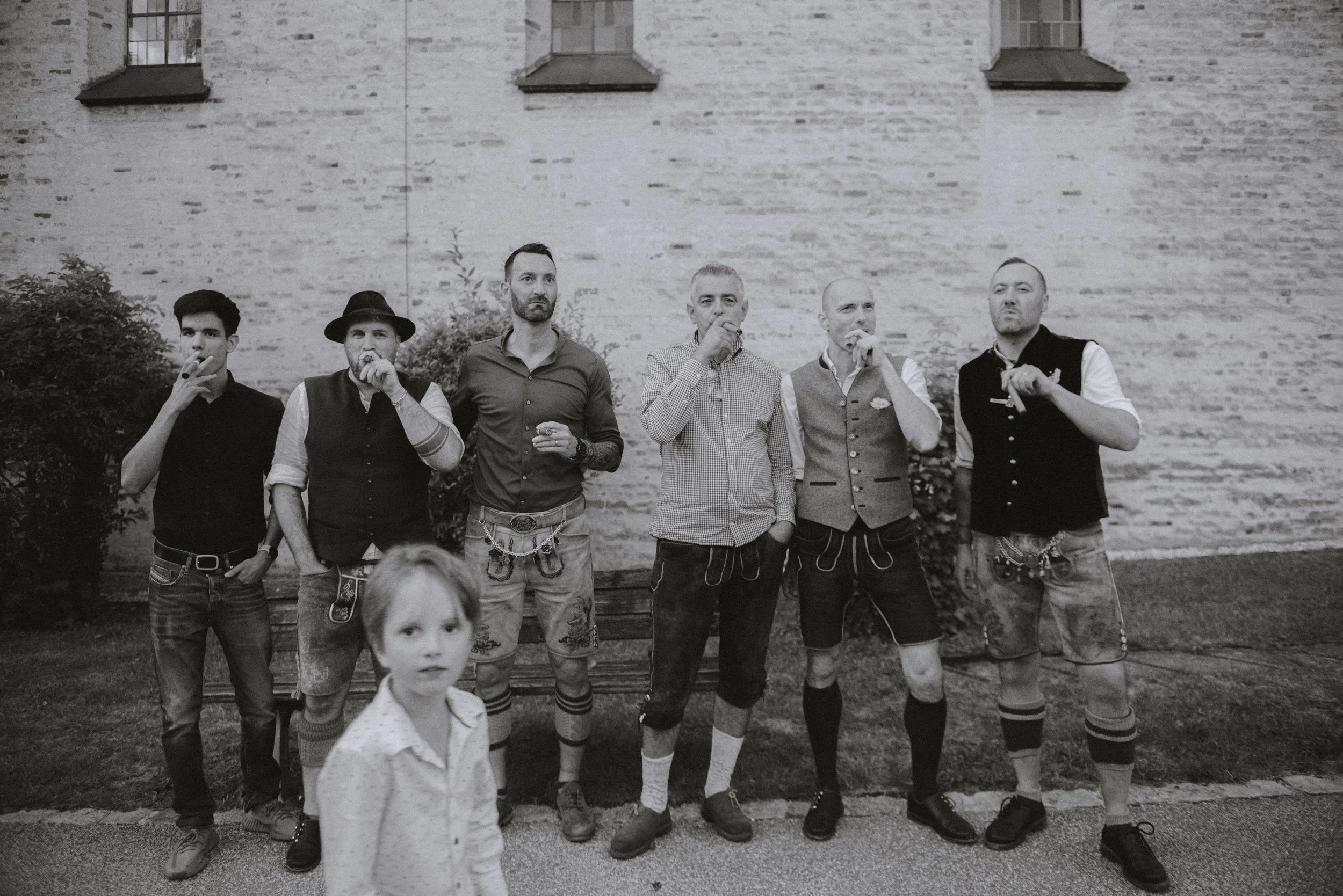 gaeste-hochzeit-tracht-gruppenfoto.jpg