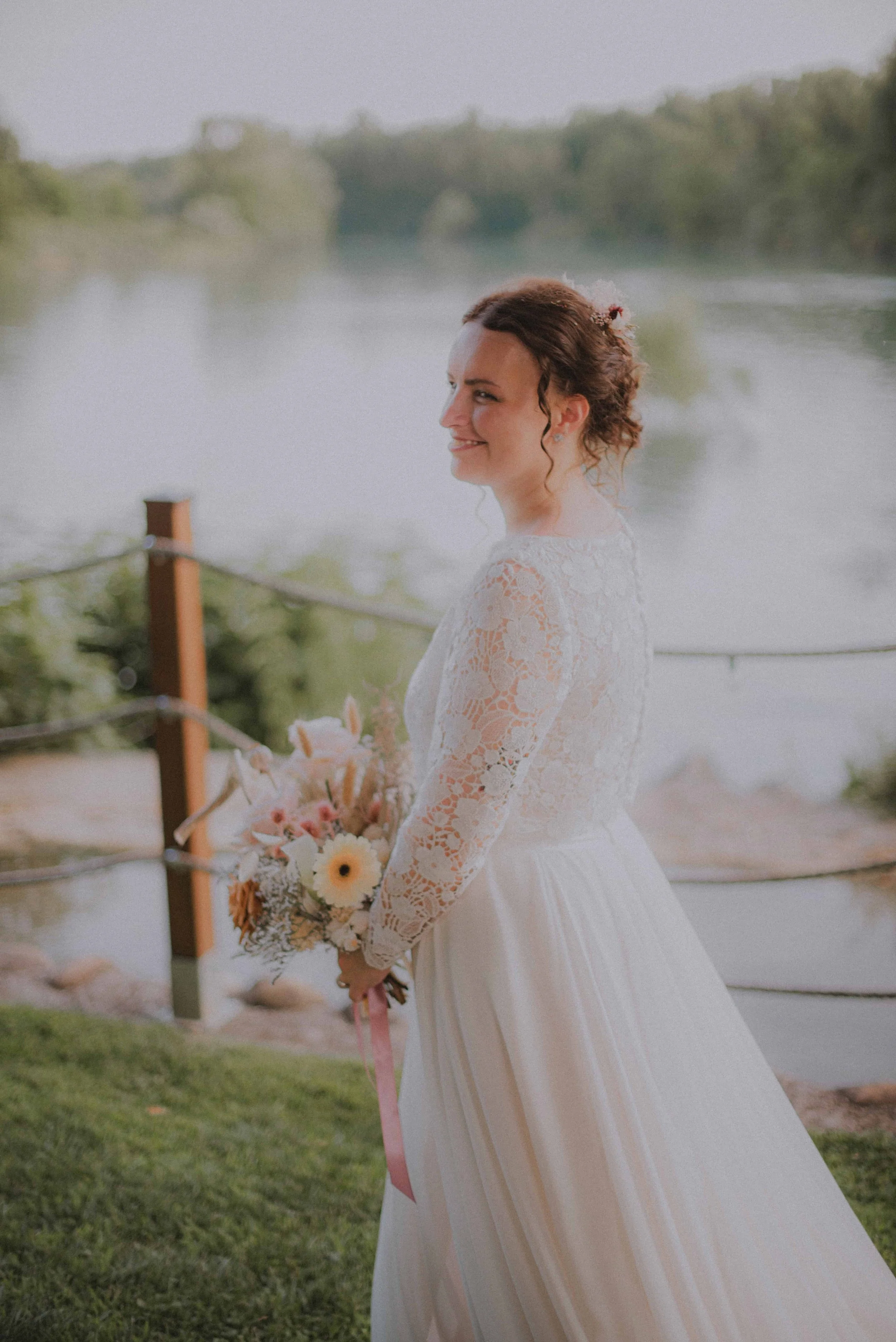 braut-portrait-mit-brautstrauss-inspiration.jpg