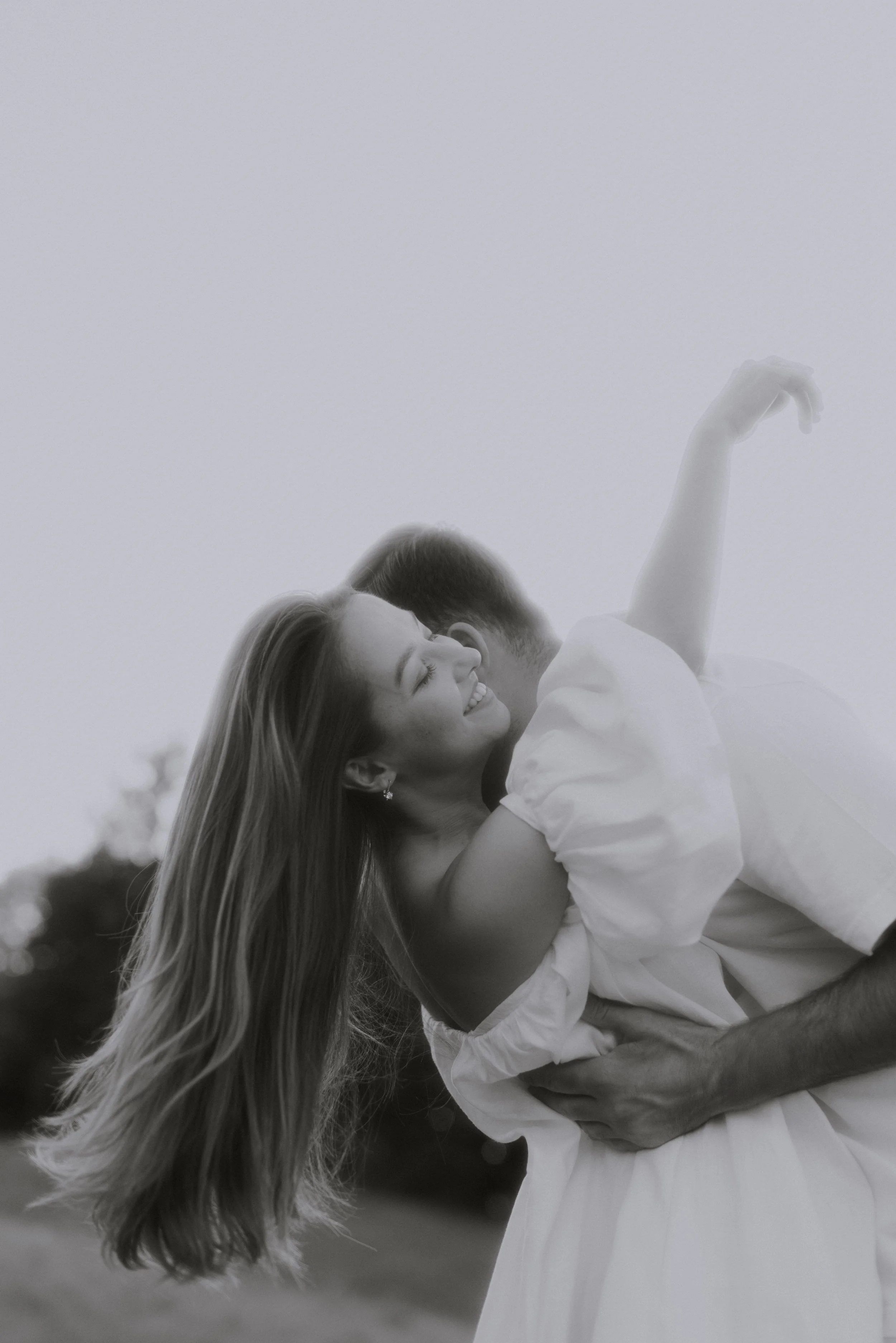 Sommer Elopement Paarfotografie in Pasing, München. Summer elopement couple photography in Pasing, Munich.