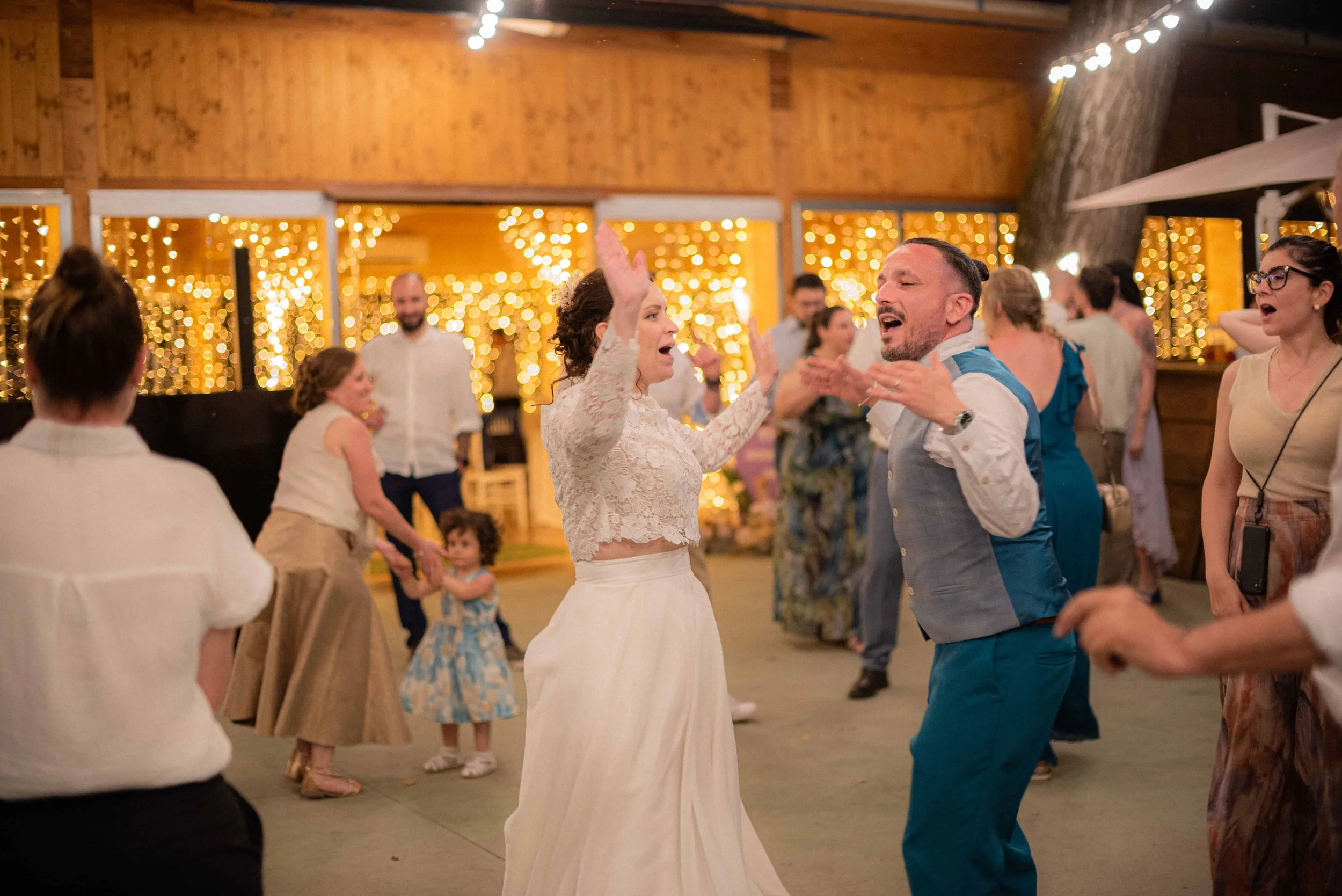 brautpaar-party-tanzen-hochzeit-italien.jpg