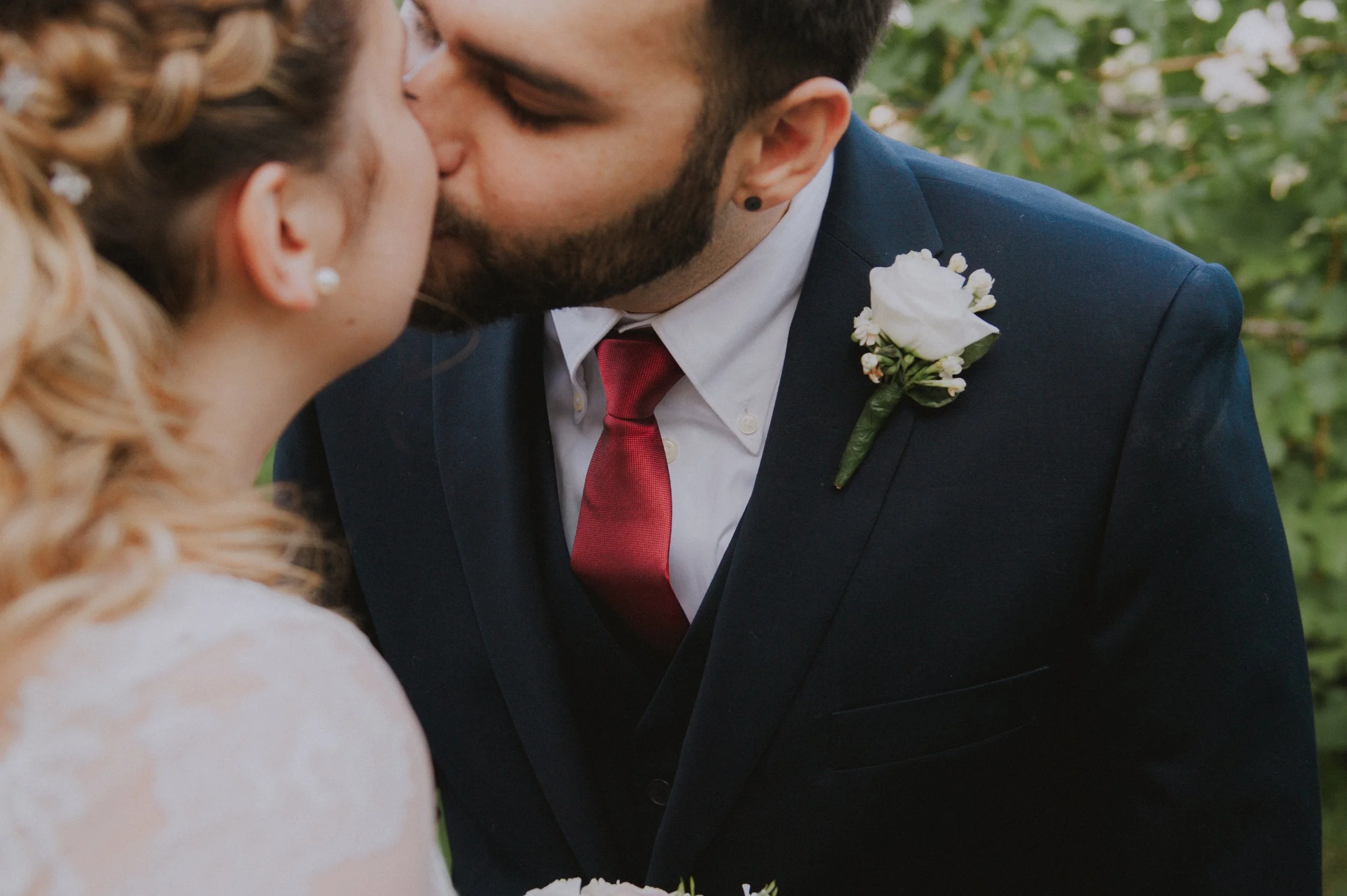 hochzeit-verona-brautpaar-kuss-portrait.jpg