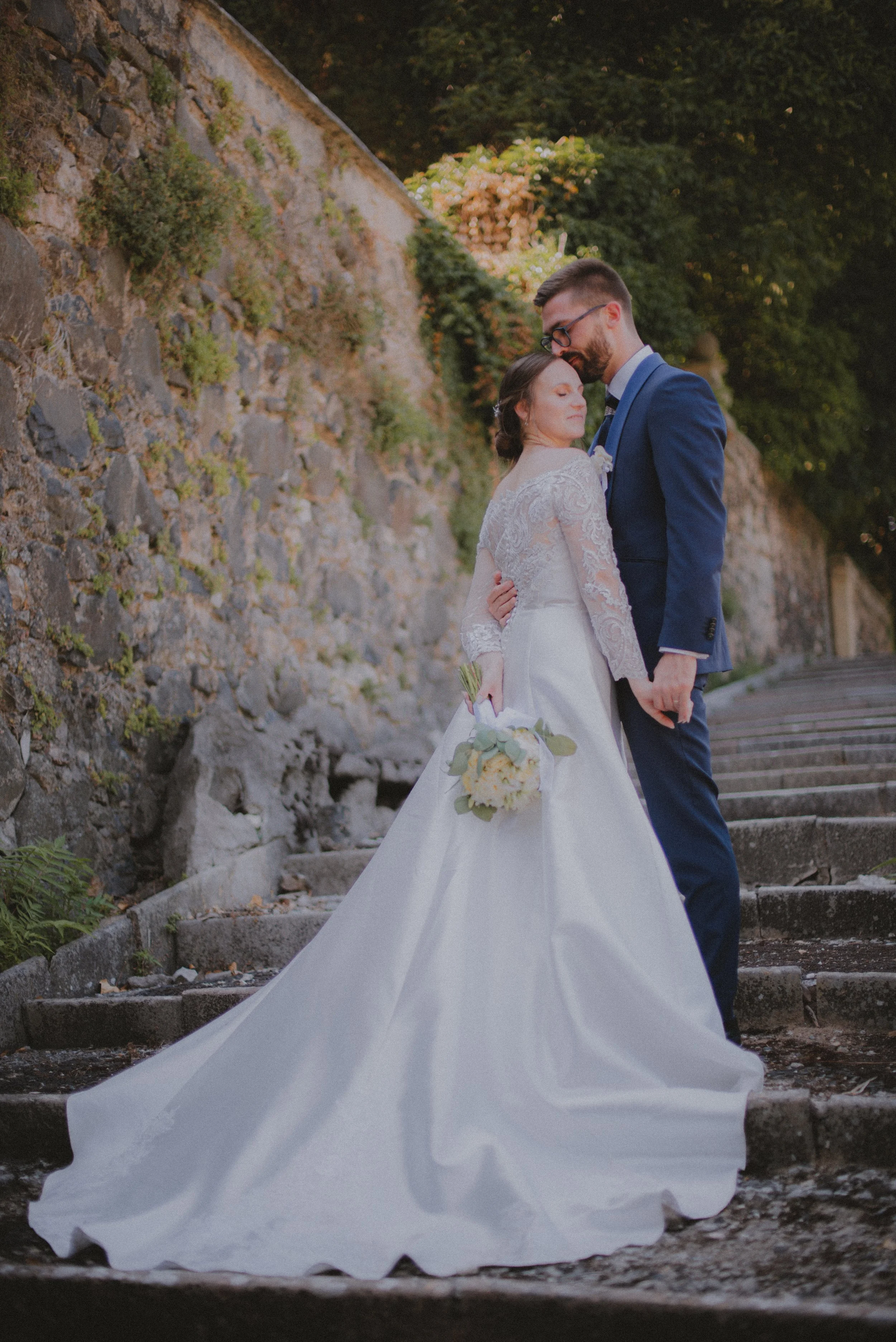 brautpaar-treppe-portrait-romantisch-italien.jpg