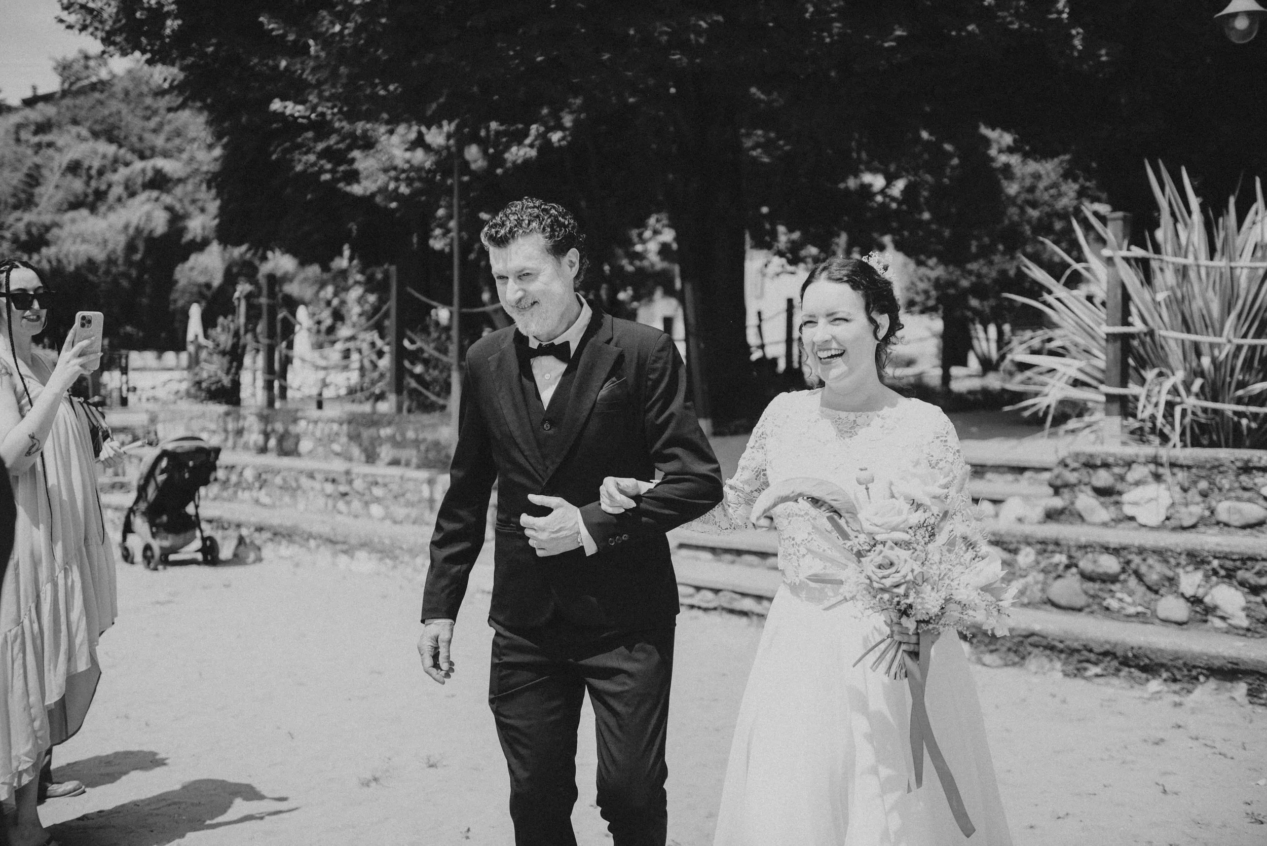 brautvater-auszug-lachen-villa-dei-mulini-verona-hochzeit.jpg