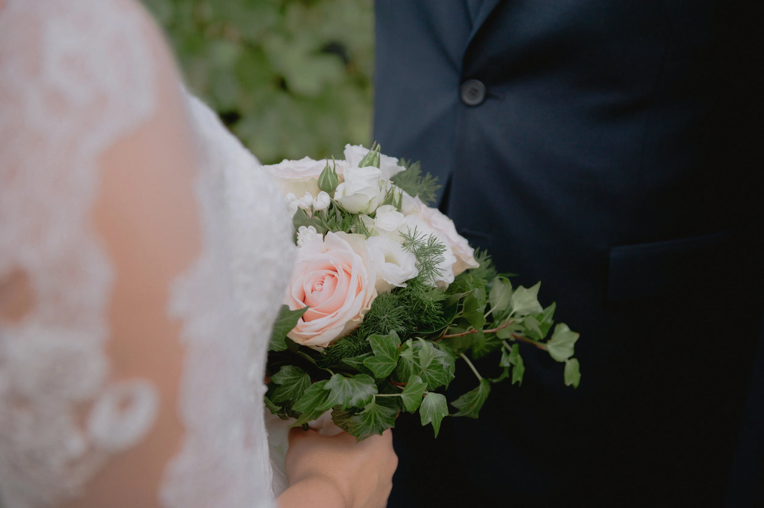 hochzeit-verona-brautstrauss-detail.jpg