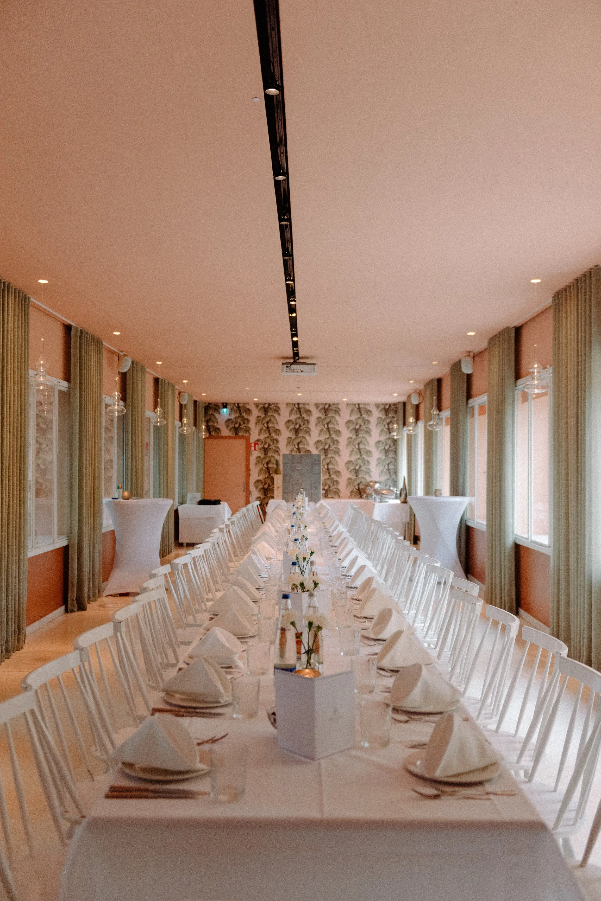 hochzeitsfeier-tafel-reitschule-muenchen.jpg