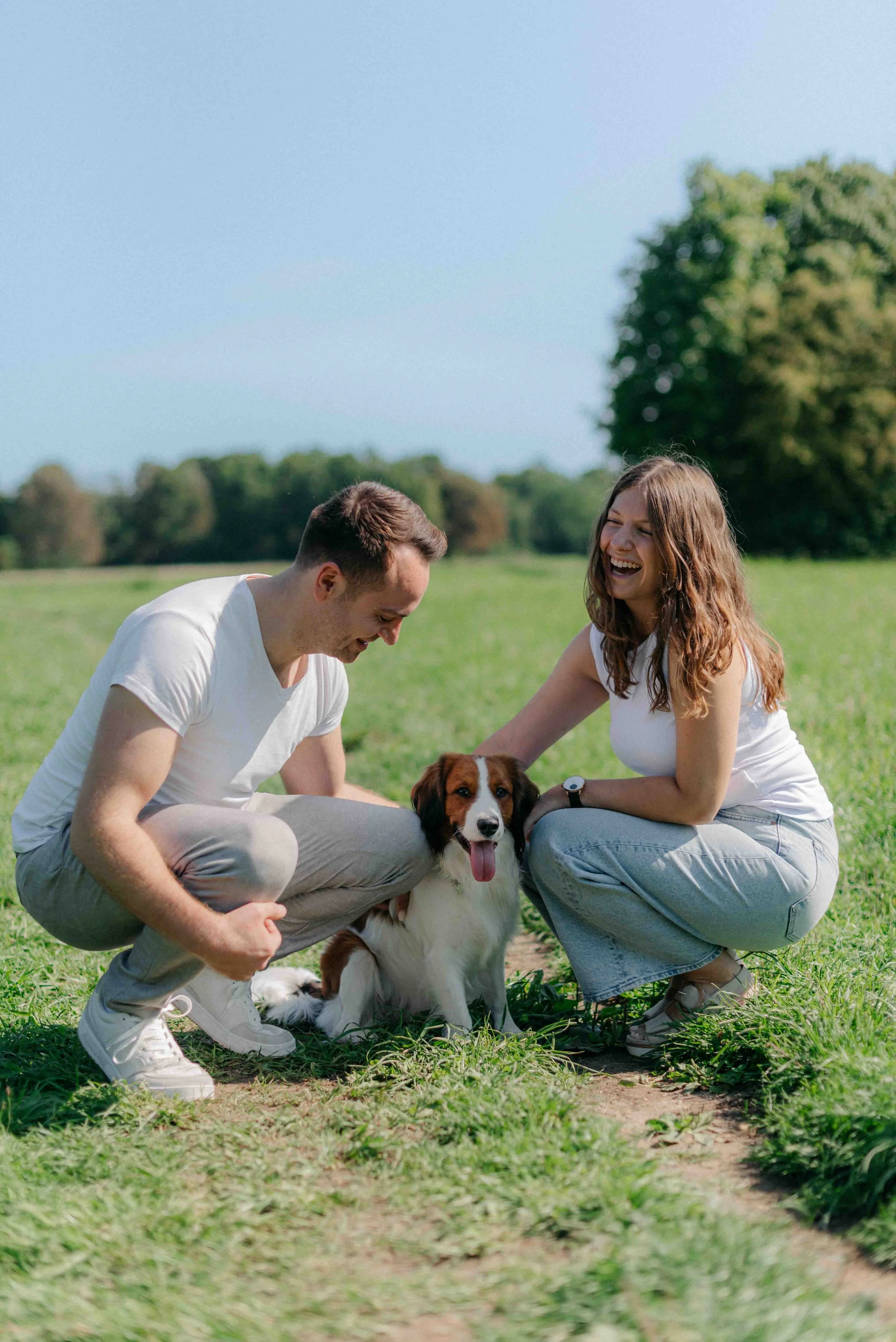 Verlobungsshooting-Muenchen-Pasing-Bayern-mit-hund-3.jpg