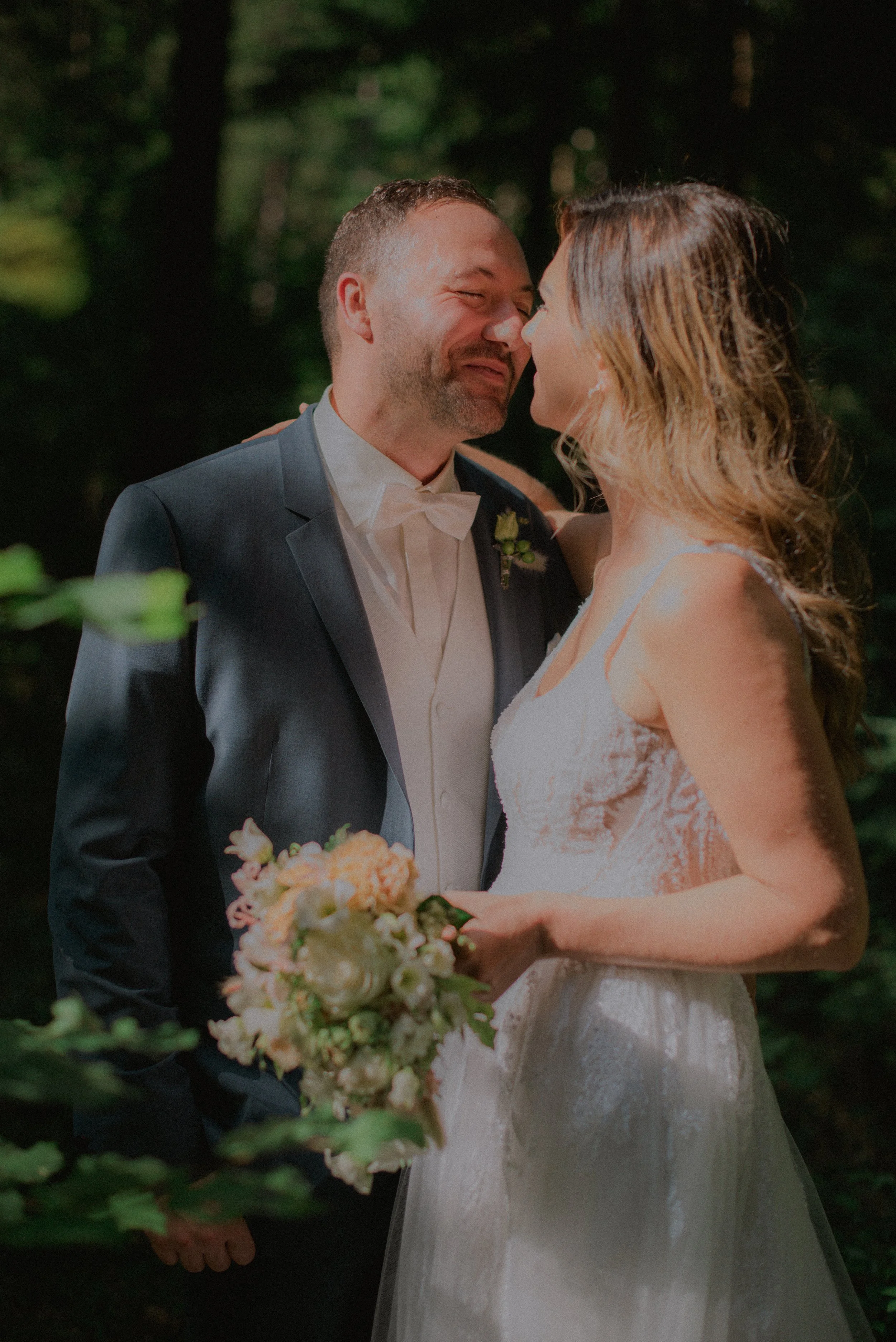 brautpaar-hochzeit-wald-romantisch.jpg
