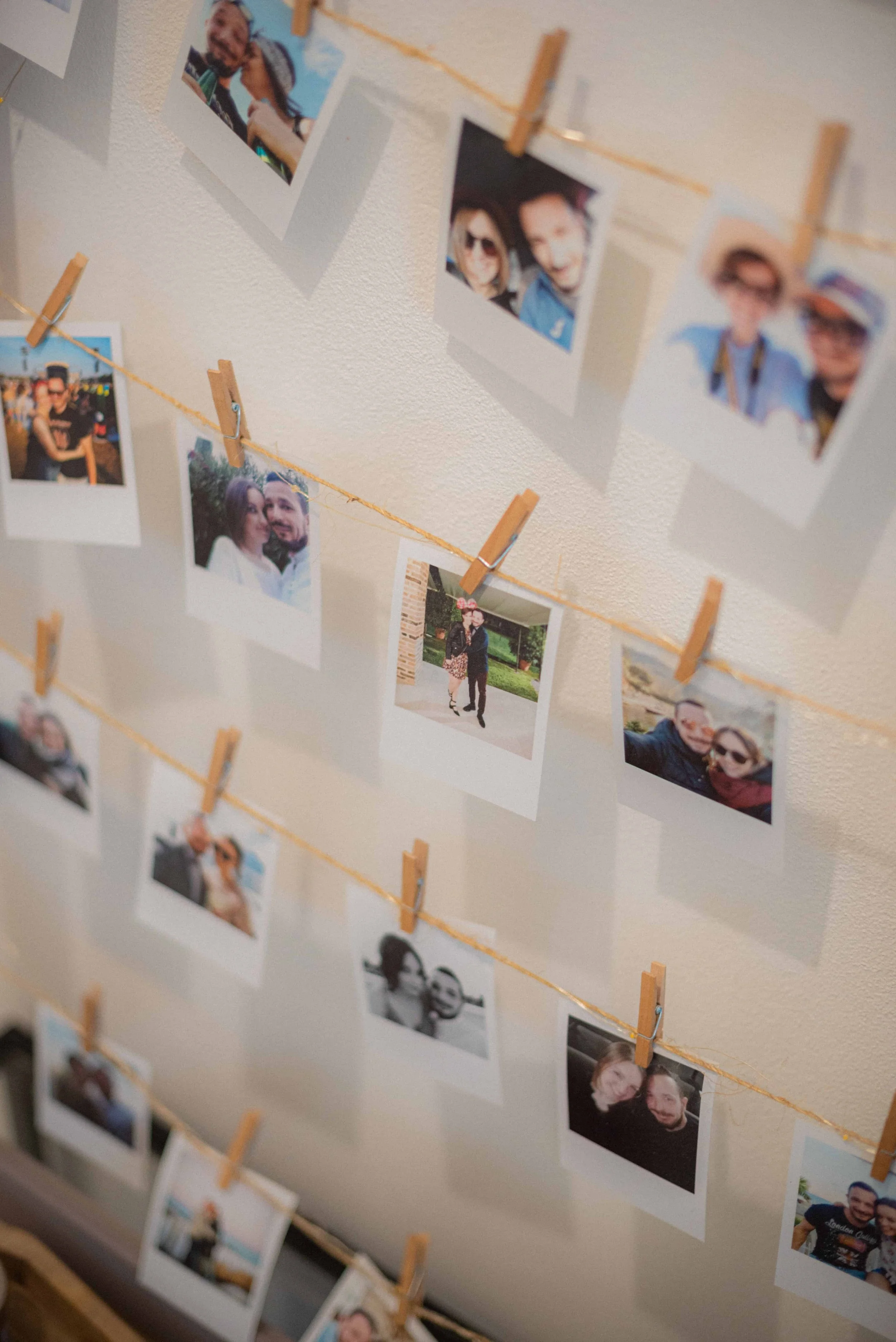 hochzeitsfotos-erinnerungen-paarwand-hochzeit.jpg