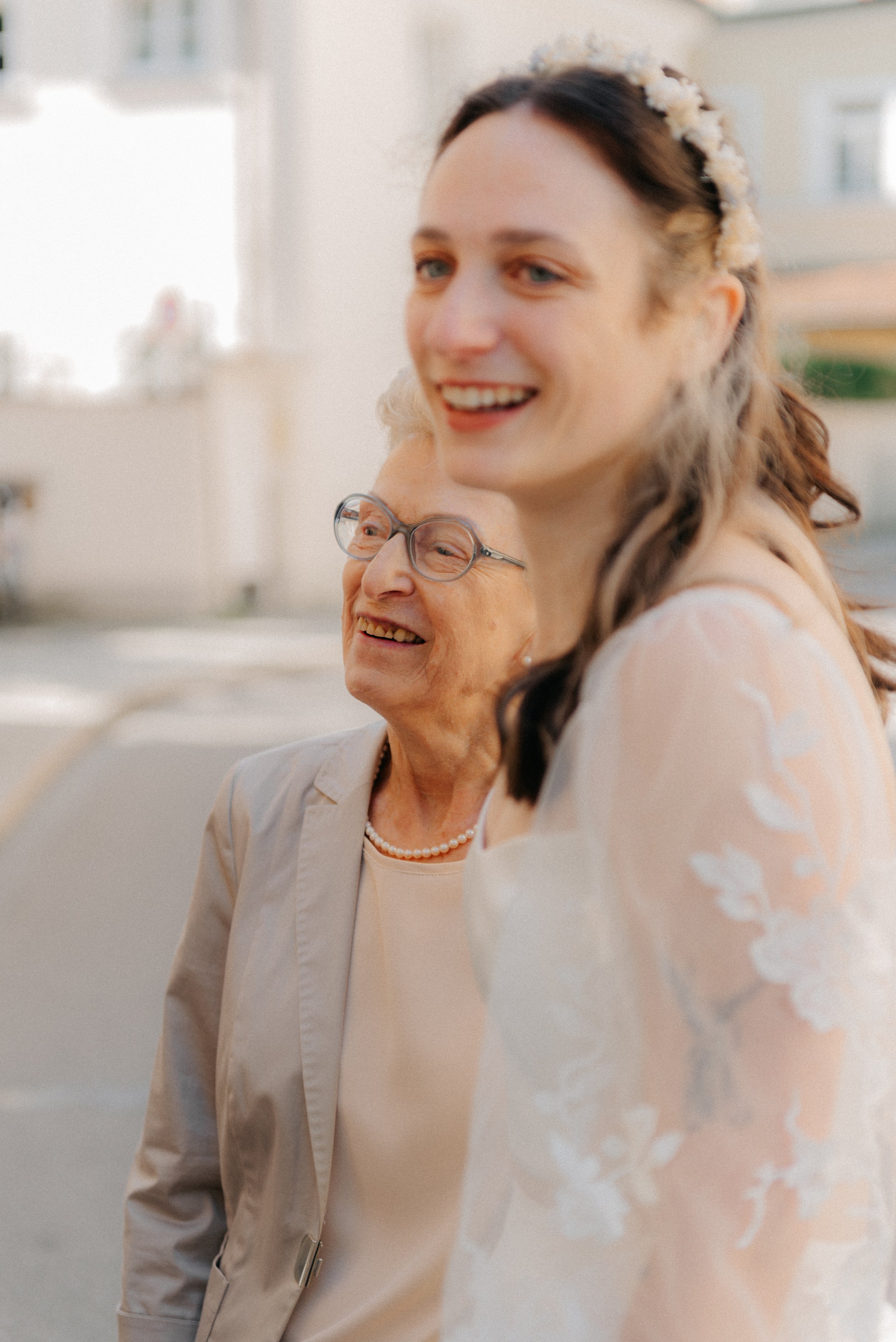 braut-grossmutter-emotionaler-moment.jpg