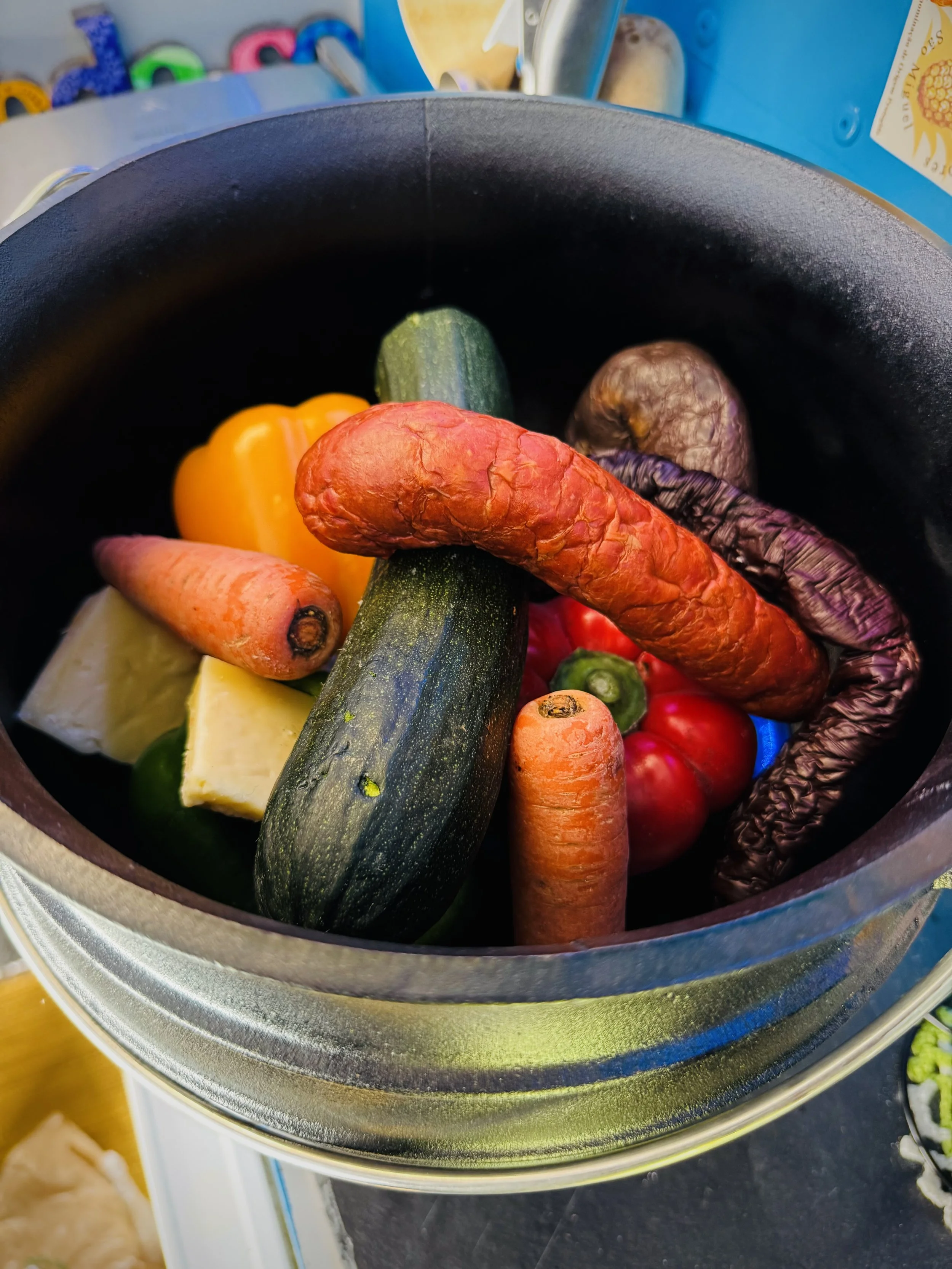Carioca Breezy Sete Cidades: CAST IRON PAN MIX (4-8 people). Traditional Azorean variety of meats, sausages and vegetables slow cooked on a classic cast iron pot.