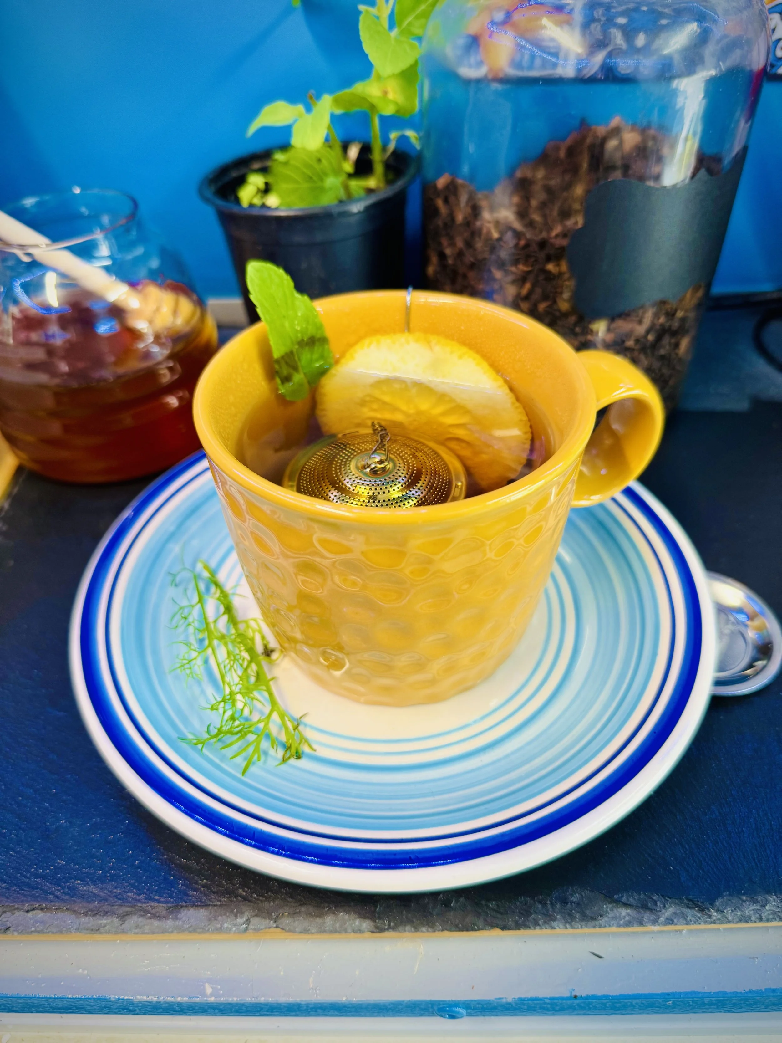 Carioca Breezy Sete Cidades: INSULAR HOT TEA CUP. Exclusive broken leaf tea produced on São Miguel's island.