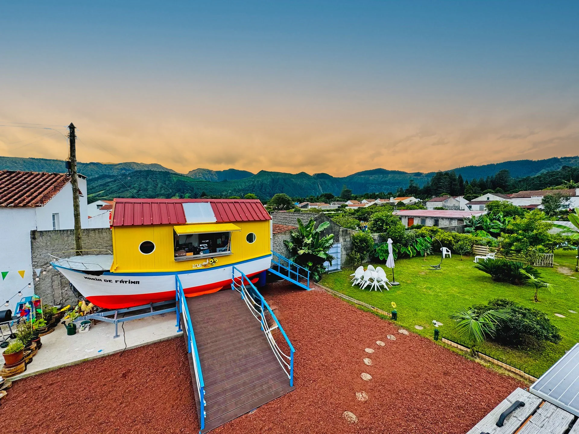 Carioca Breezy Food-Boat - Sete Cidades, Azores