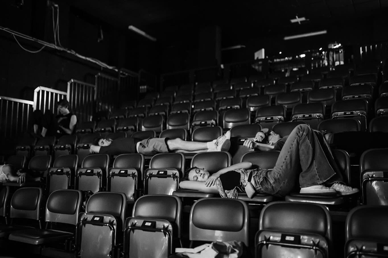 Backstage x @scuolavolonte - Credo di avere avuto un&rsquo;infanzia normale

Regia @daria_deflorian
Aiuto regia @andreapizzalis

#backstage #fotografadiscena #fotografodiscena #scuolavolont&eacute; #volont&eacute; #stillphotographer