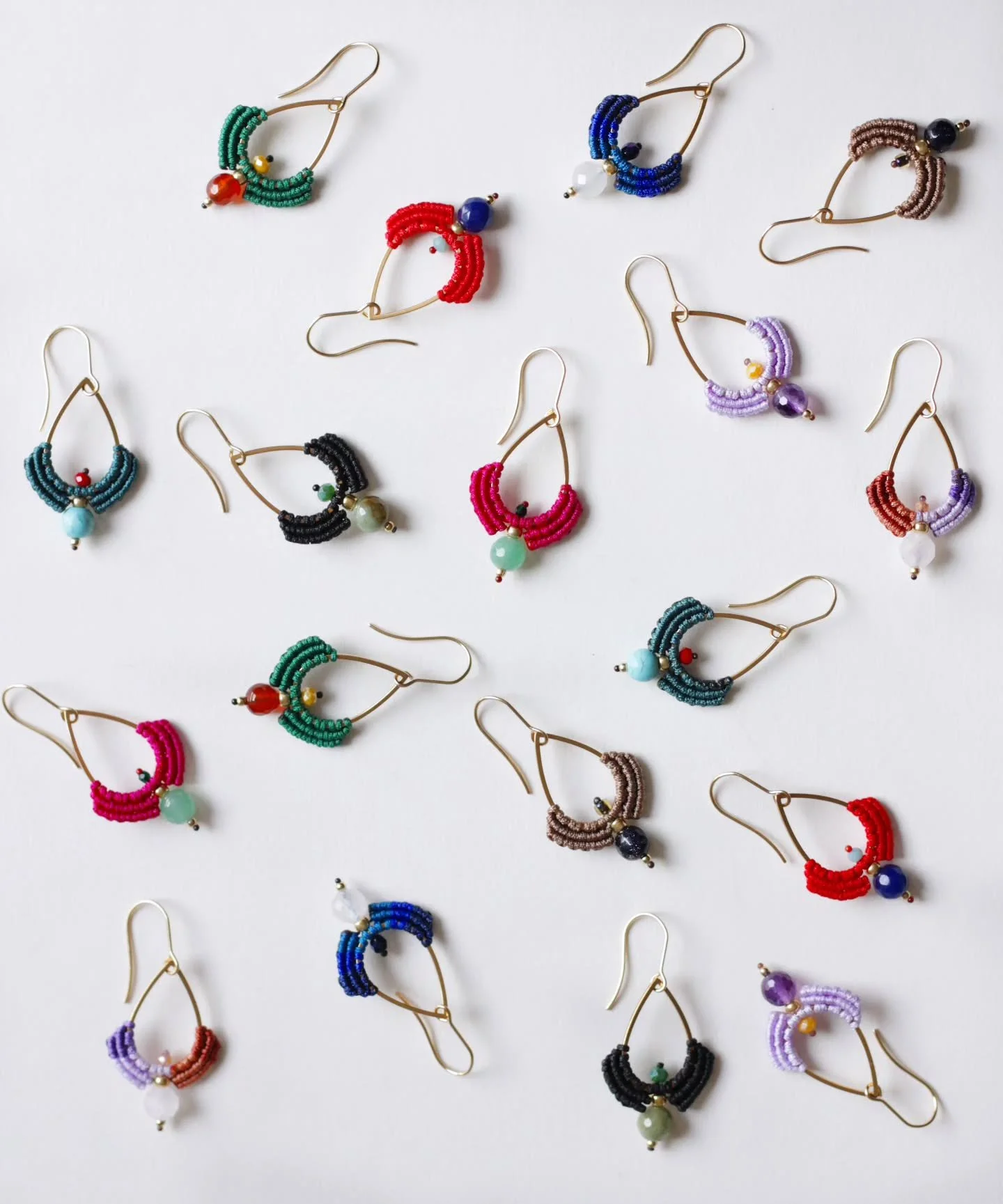 Playing around with new designs and semi-precious beads 🤍
.
.
.
.
#macrame #macramejewellery #macrameearrings #handmadejewelry #handmadeearrings #macrameartist #semipreciousjewellery #semipreciousstones #bristolmakers