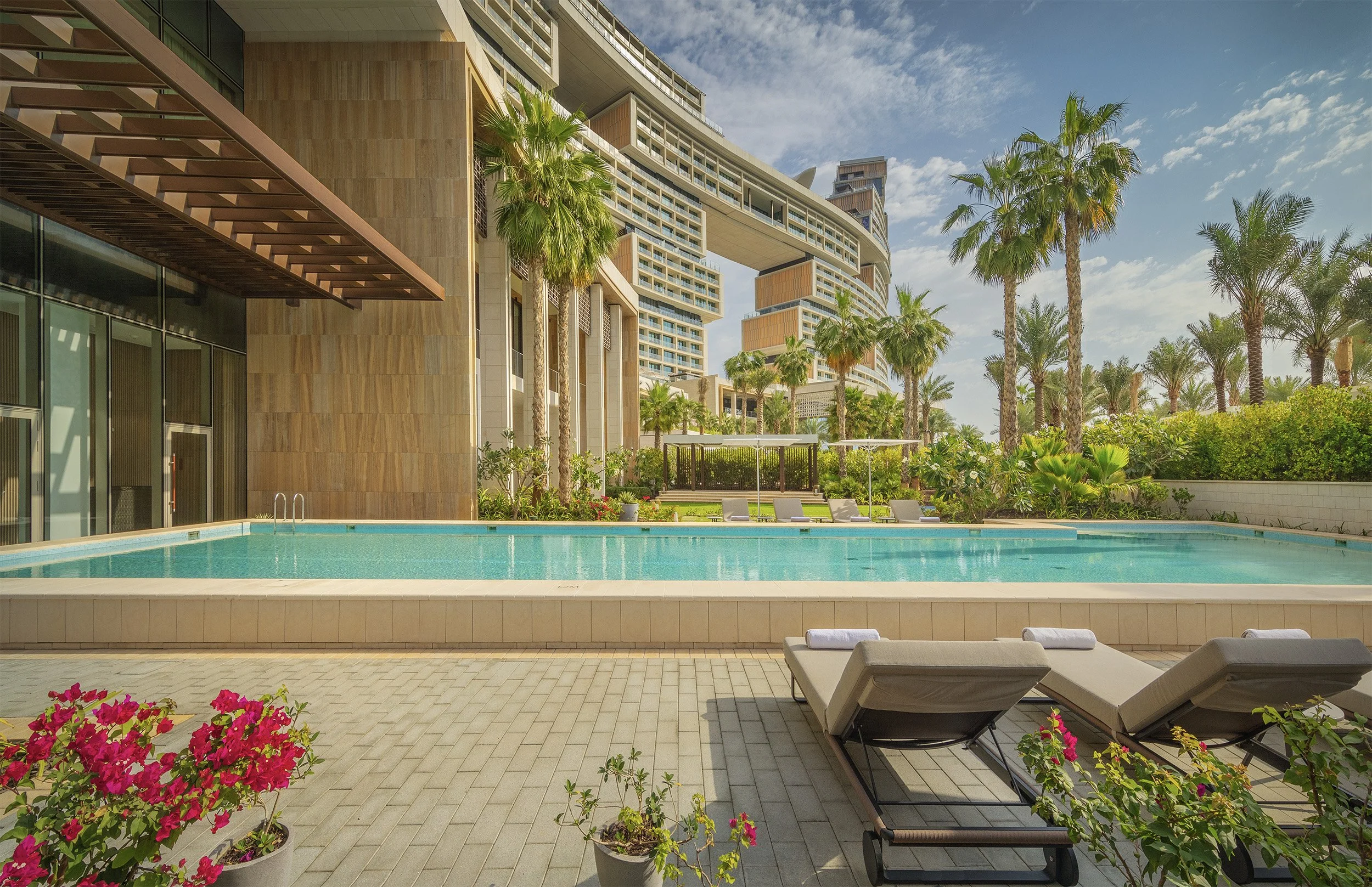 atlantis-royal-spa-pool-view-exterior-sarab-ahmad-alnaji.jpg