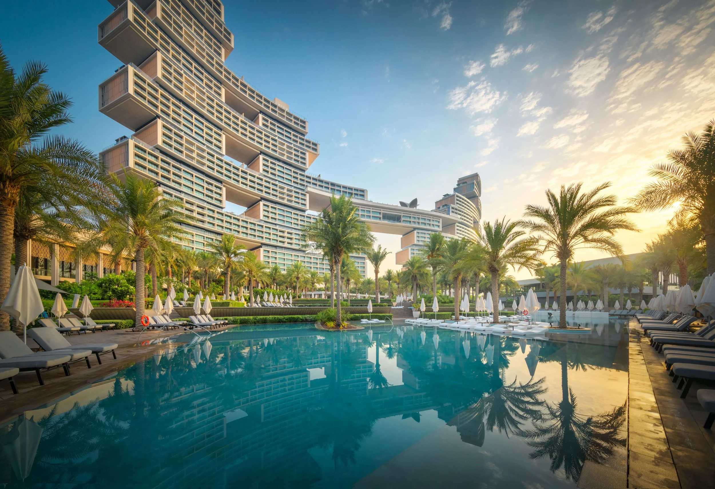 atlantis-royal-sunrise-pool-view-exterior-sarab-ahmad-alnaji.jpg