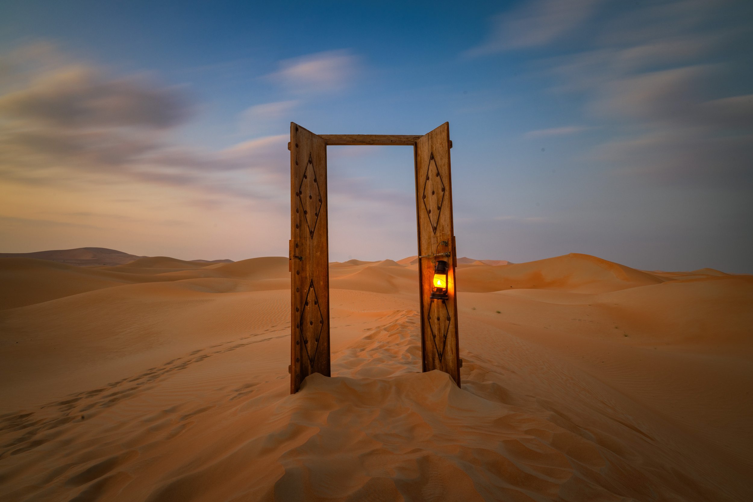 vintage-wooden-door-lantern-uae-desert-dunes-sarab.jpg