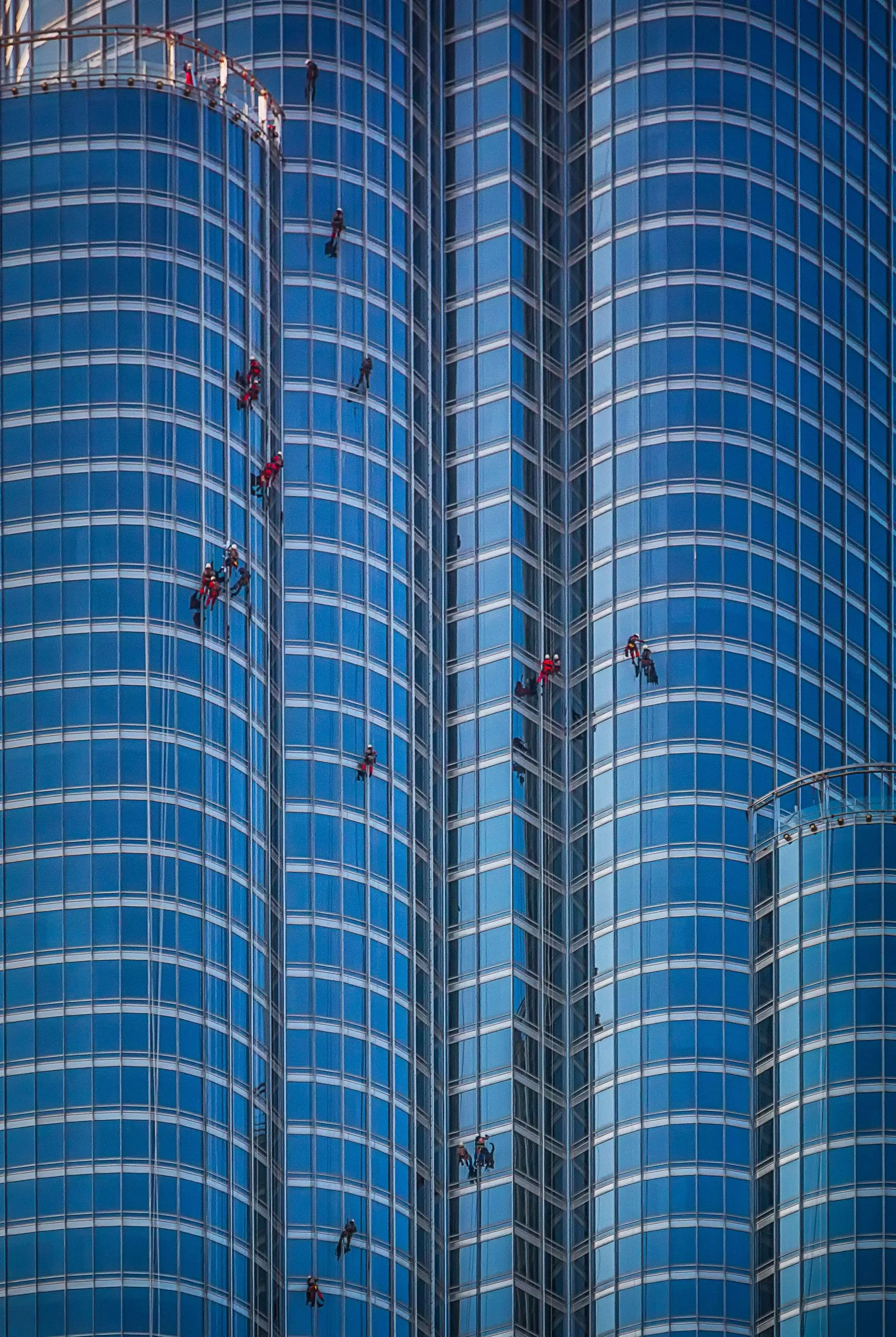 burj-khalifa-window-cleaners--cdm-screen-emaar-photography-cityscape-art-sarab-Ahmad-Alnaji.jpg