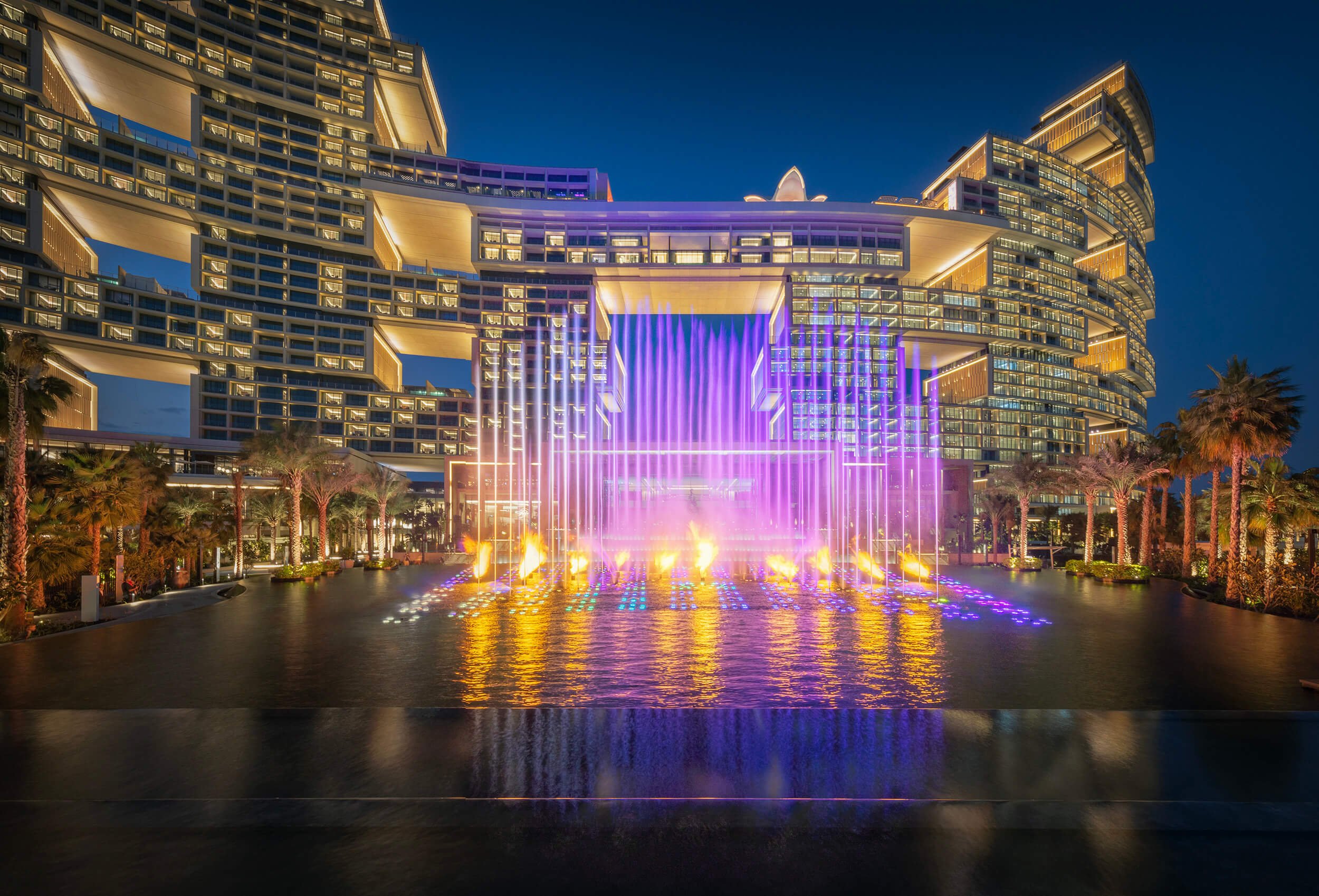 atlantis-royal-blue-hour-fountain-show-exterior-kpf-fine-art-sarab-ahmad-alnaji.jpg
