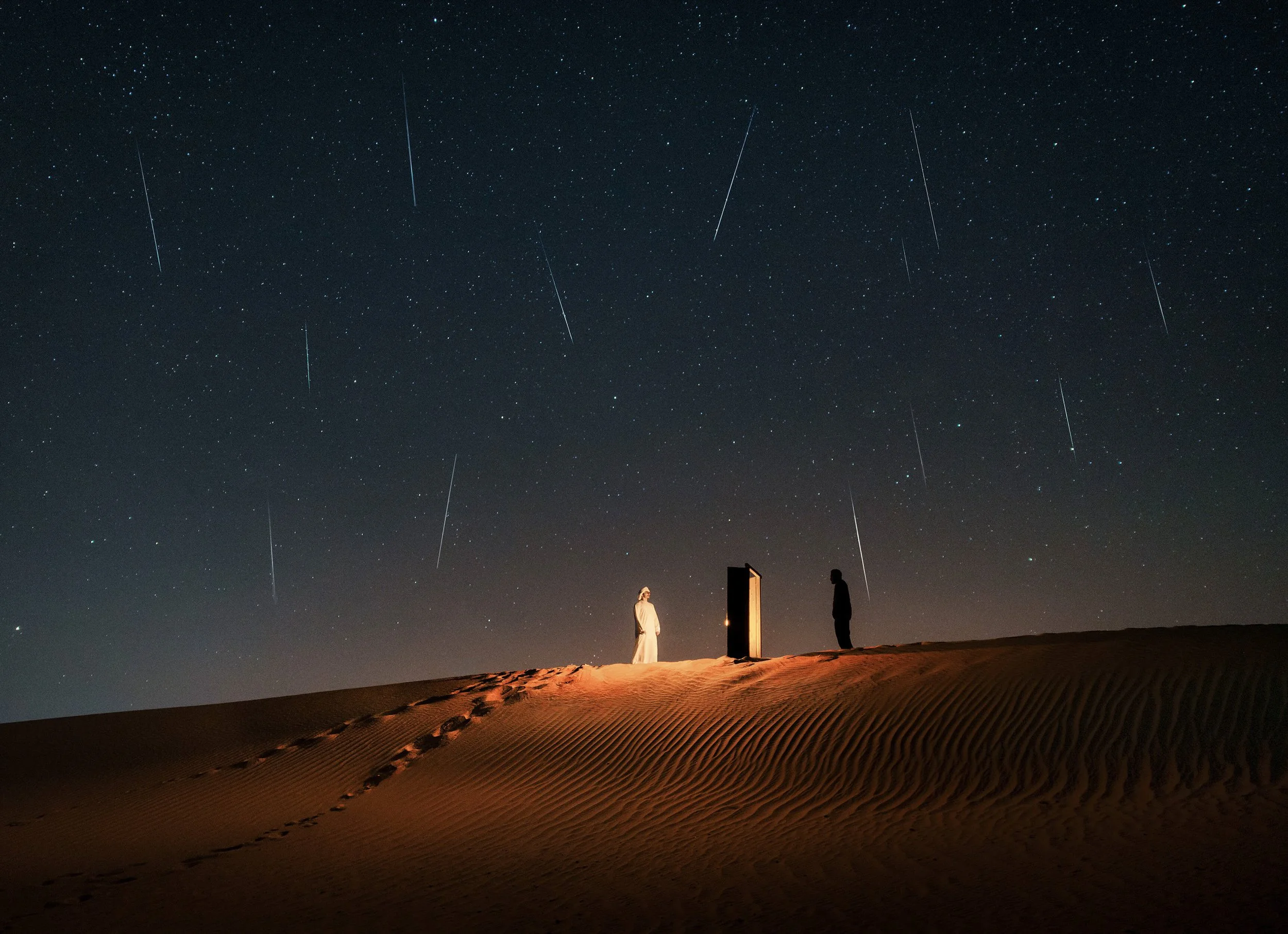 surreal-desert-art-meteor-shower-abu-dhabi-uae-sarab.jpg