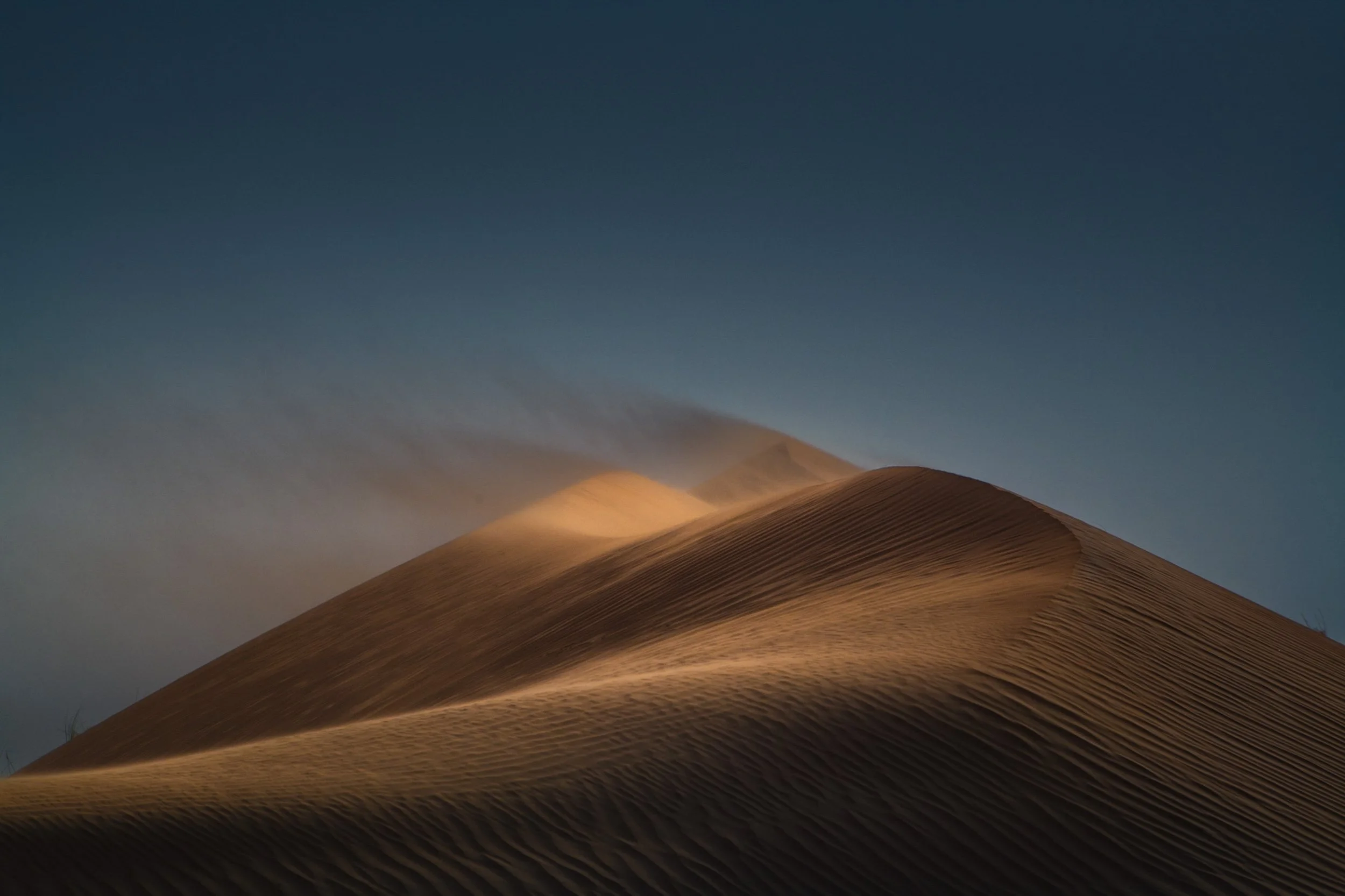 wind-blowing-sand-dune-crest-twilight-uae-sarab.jpg