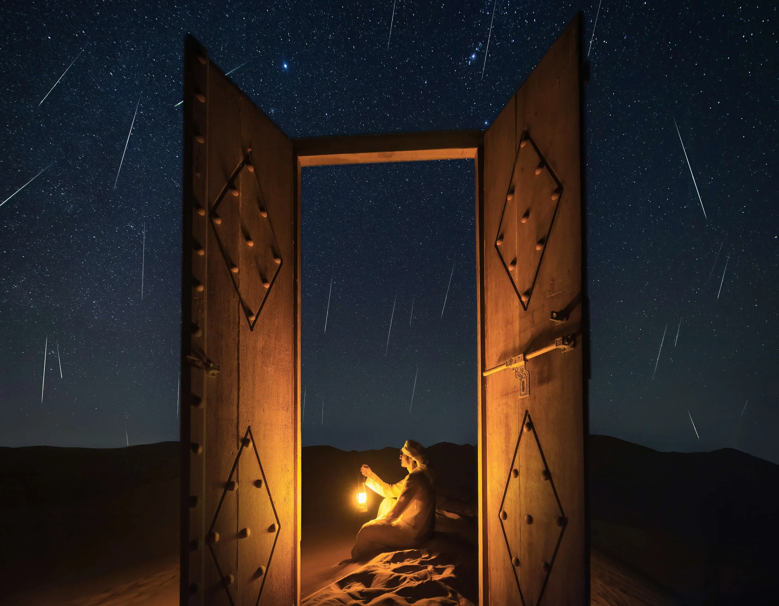 open-desert-door-lantern-meteor-shower-uae-sarab.jpg