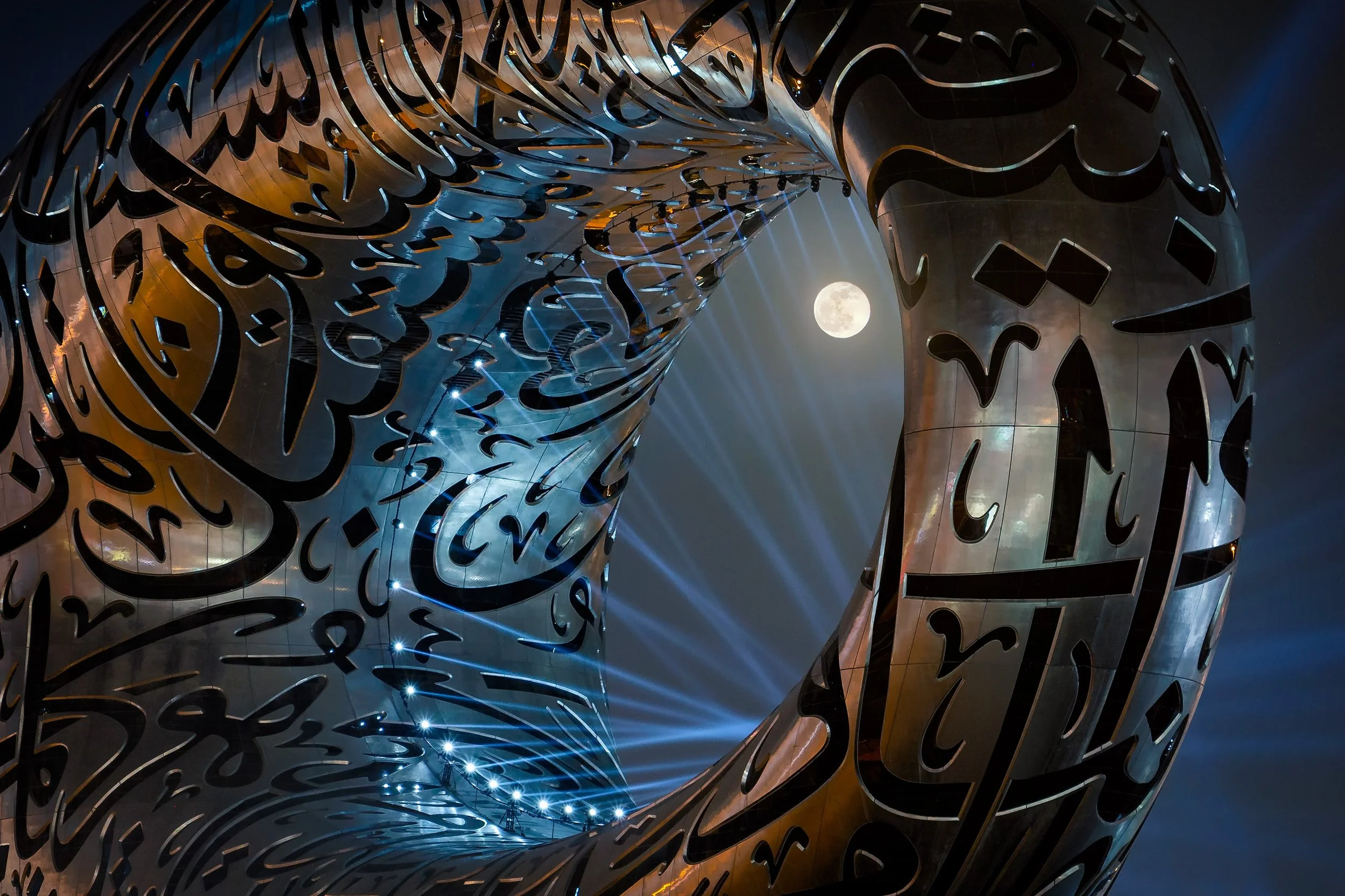 museum-of-the-future-arabic-calligraphy-facade-night-ring-moon-sarab-ahmad-alnaji.jpg.jpg