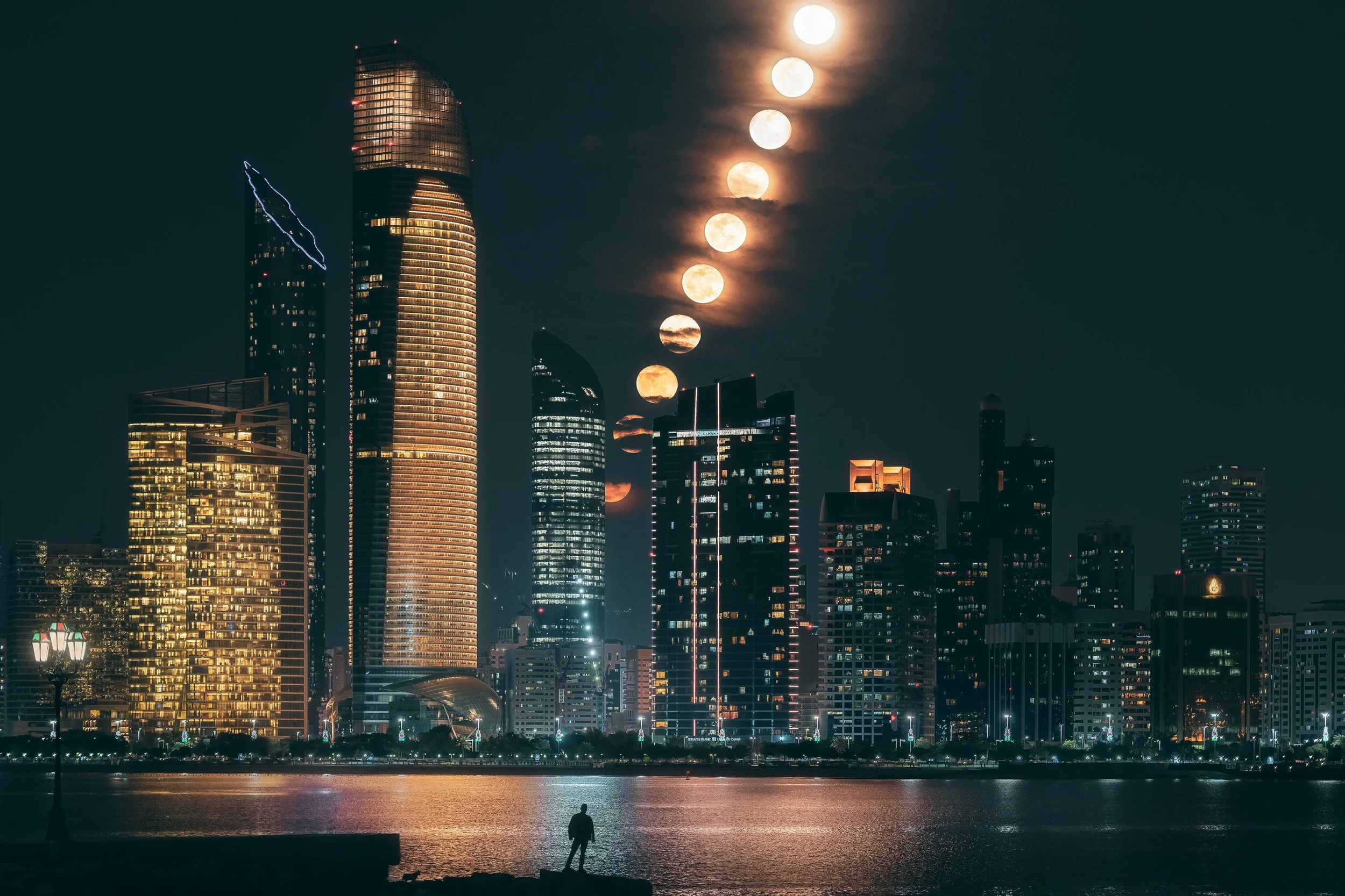 Abu-Dhabi-moon-rise.jpg