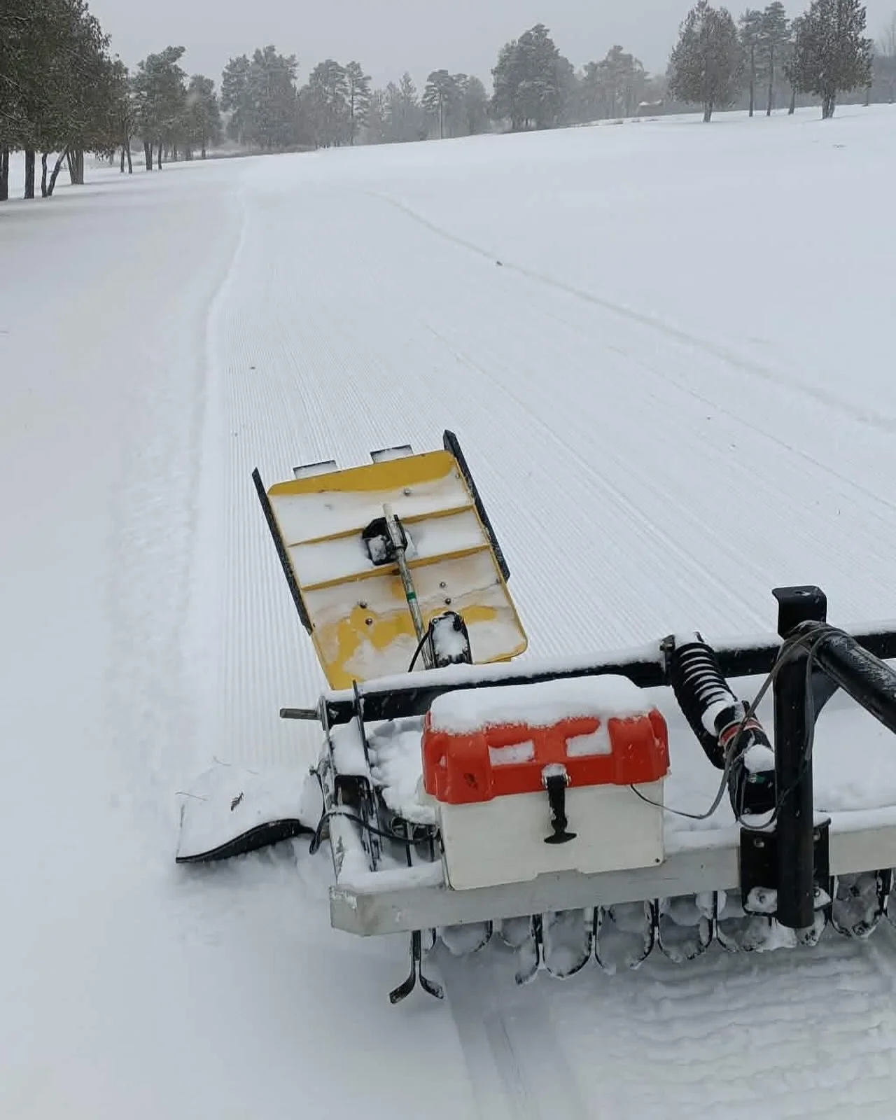 The snow has arrived! ❄️ Thanks to our amazing groomers who got out there today (December 7). Conditions are great! Memberships available on our website (link in bio)  and they would make a perfect gift for that hard to buy person on your list! ⛷️