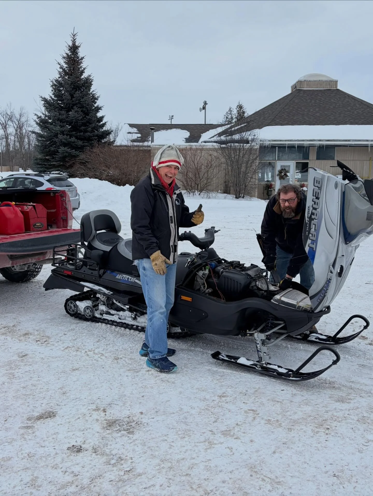 Grooming report and SGC (Sexy Groomers Club) update. Sometimes the groomers have to take a short break from being Sexy to focus on grooming as was the case this afternoon. We broke a belt (it was only rated 8/10 for sexiness so obviously was going to