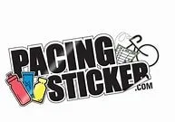 Logo van Pacing Sticker met kleurrijke pillen en een racefiets-wiel in de tekst.