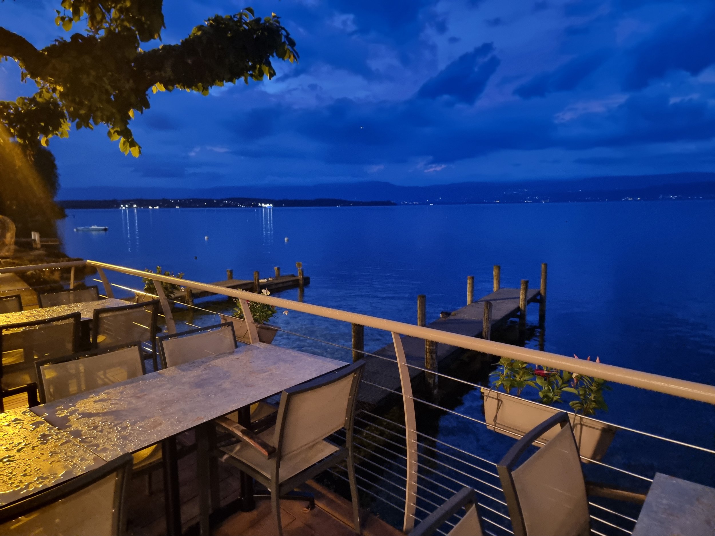 Coduvelo België-HauteSavoie restaurant aan lac Léman