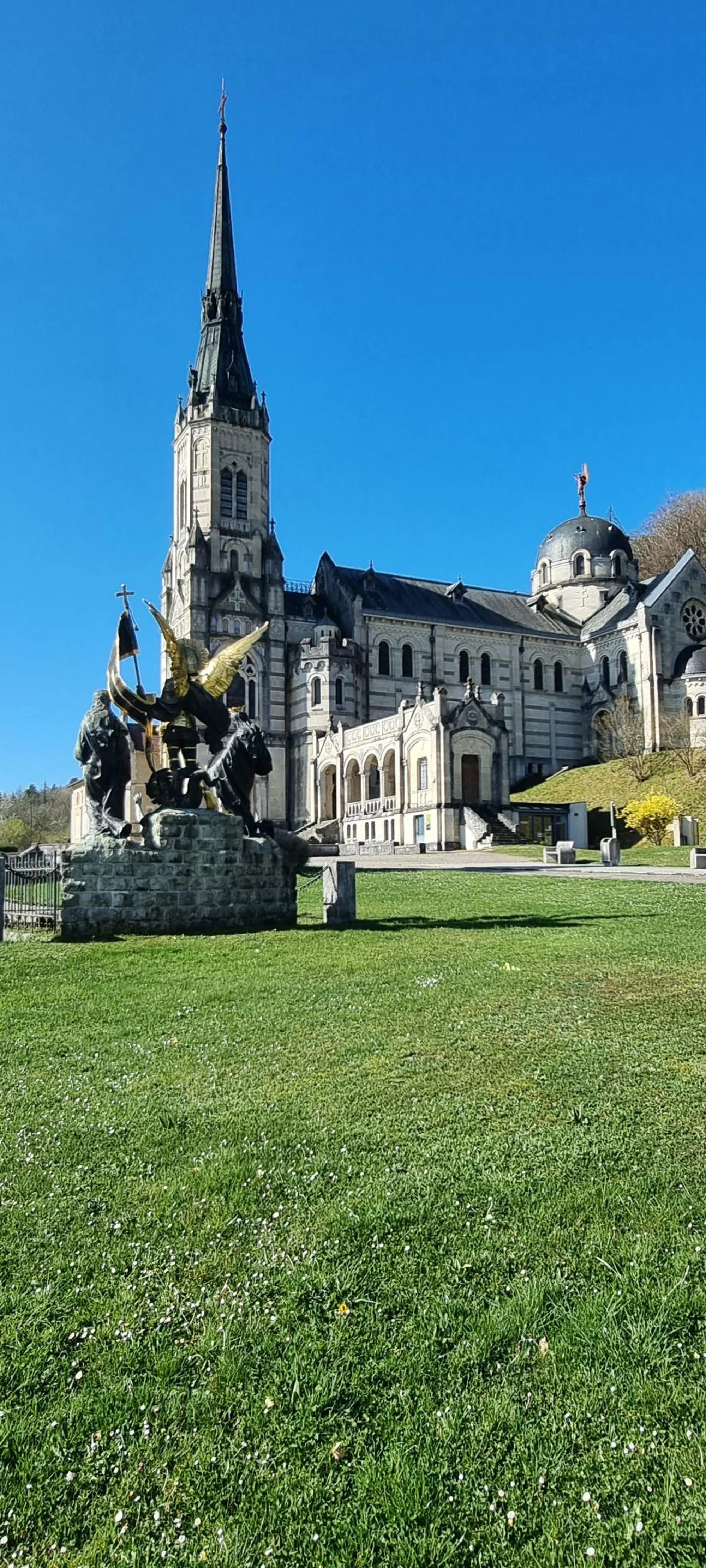 Coduvelo tocht België-HauteSavoie langs basiliek Jeanne d'Arc